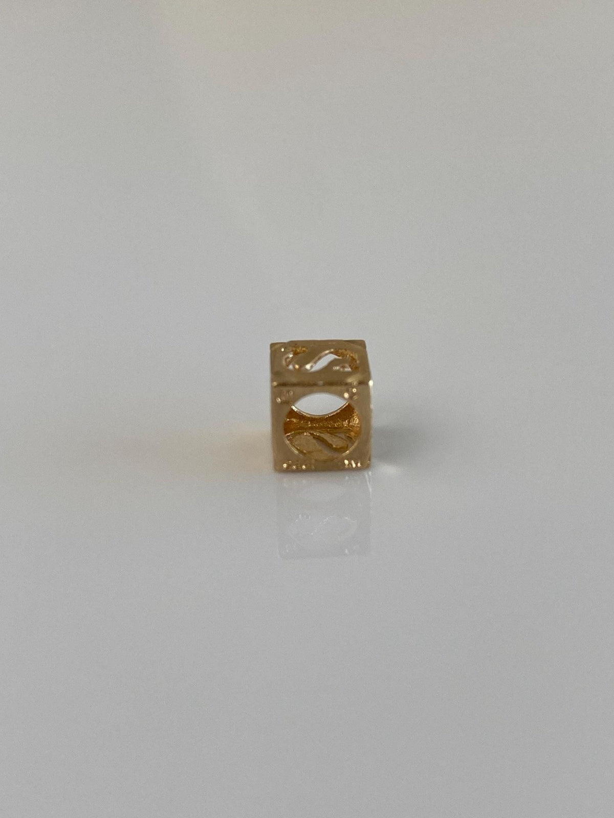 Vintage Solid 14k Yellow Gold Diamond Cut Initial 'S' Cube Charm
