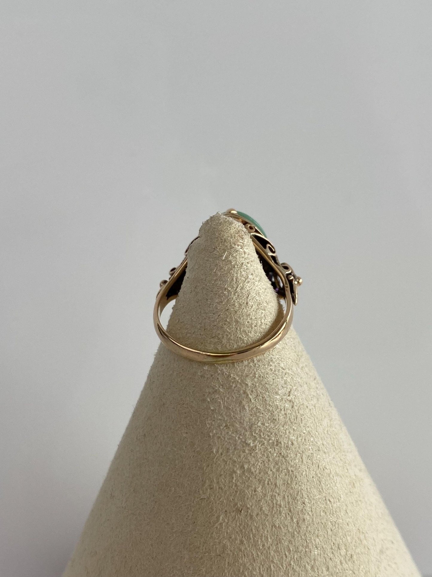 Vintage Solid 12k Rosey Gold Jade Designed Ring - Size 5