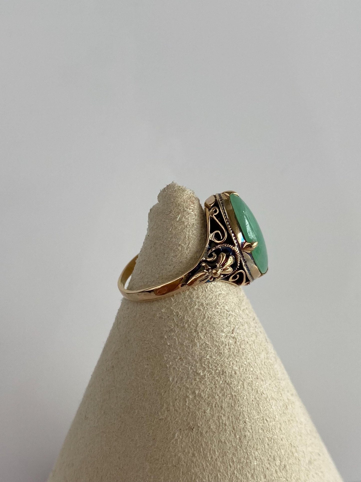 Vintage Solid 12k Rosey Gold Jade Designed Ring - Size 5