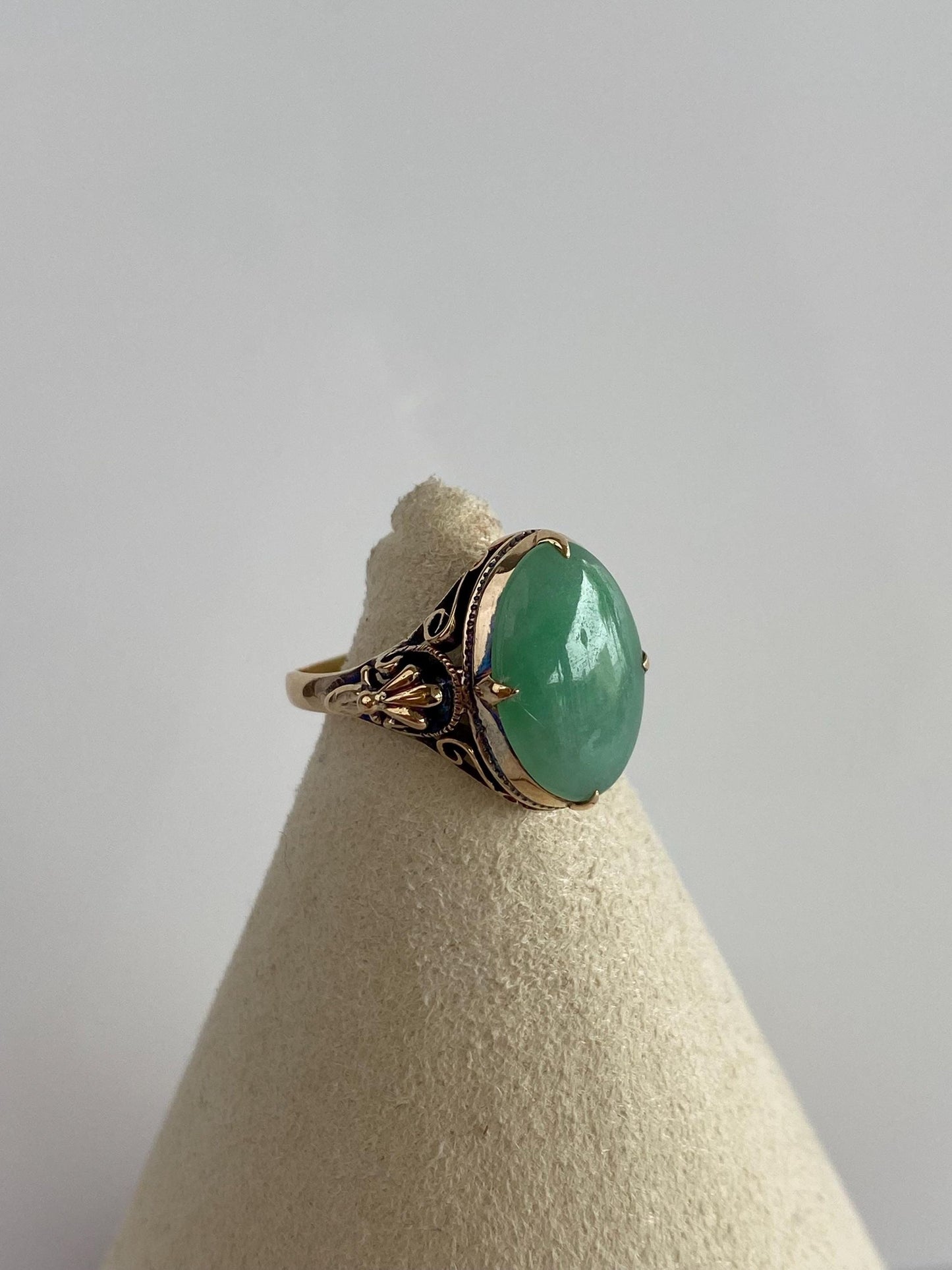 Vintage Solid 12k Rosey Gold Jade Designed Ring - Size 5