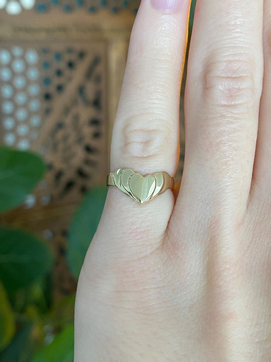 Vintage Solid 14k Yellow Gold Heart Chevron Ring - Size 3.25