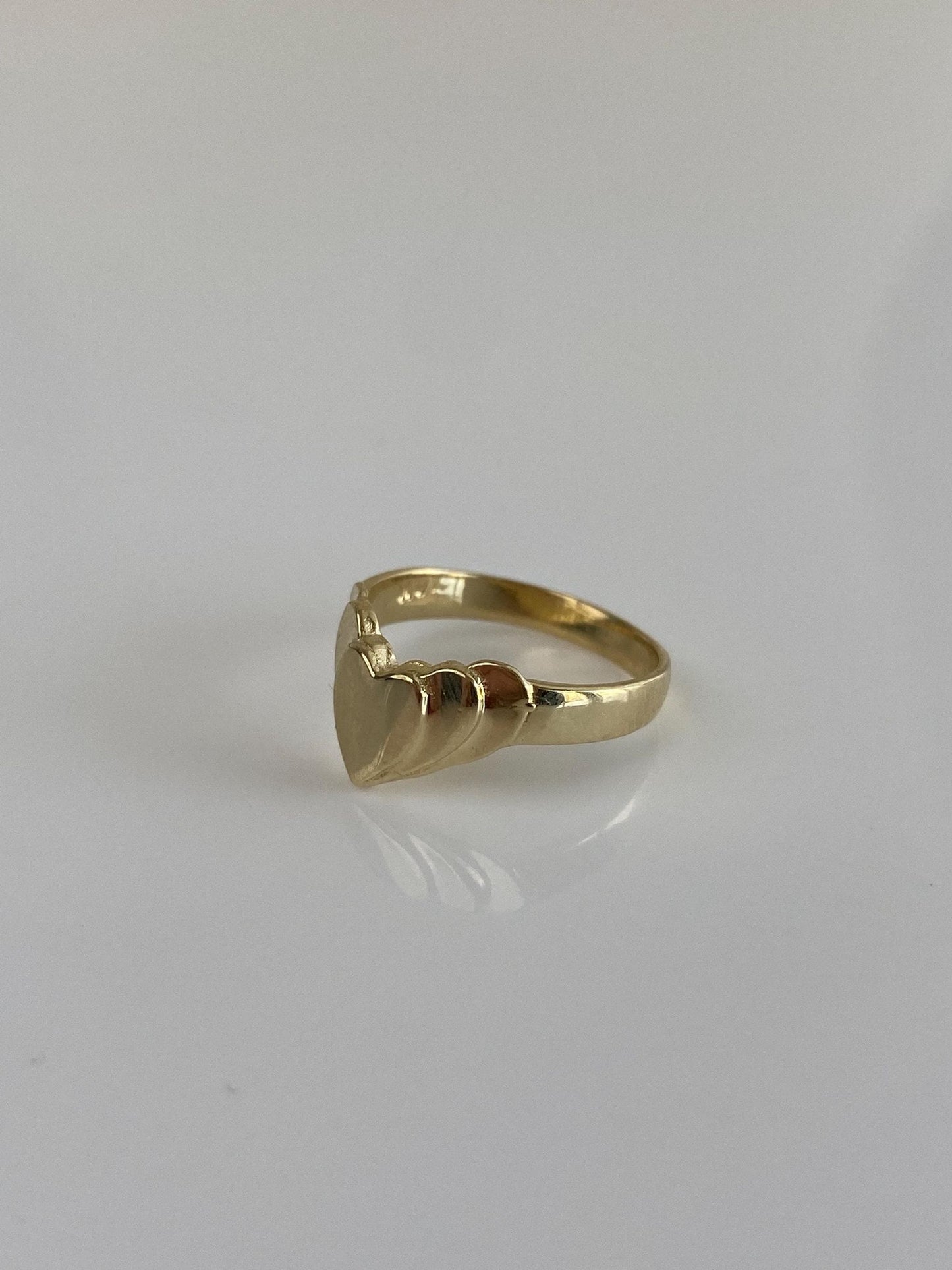 Vintage Solid 14k Yellow Gold Heart Chevron Ring - Size 3.25