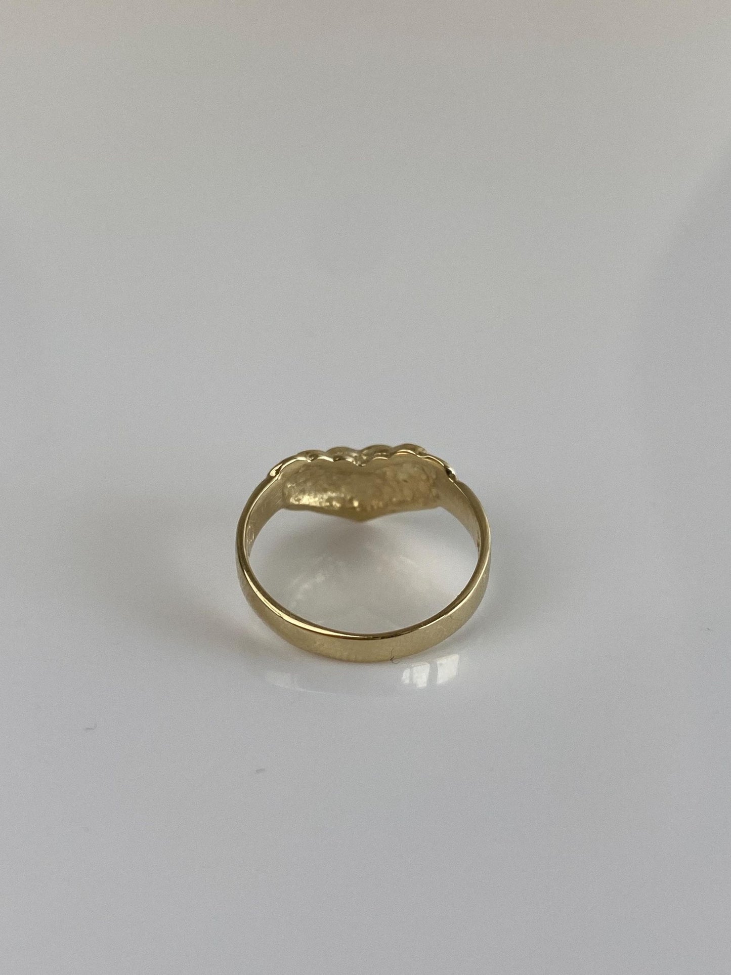 Vintage Solid 14k Yellow Gold Heart Chevron Ring - Size 3.25