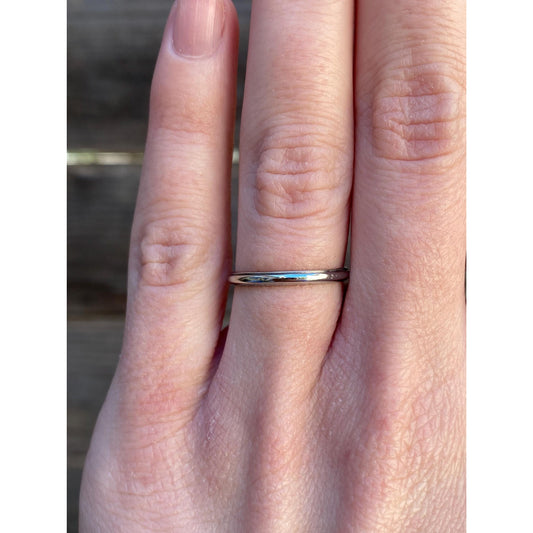 Vintage Solid 18k White Gold Slim Lined Ring Band - Size 5.5