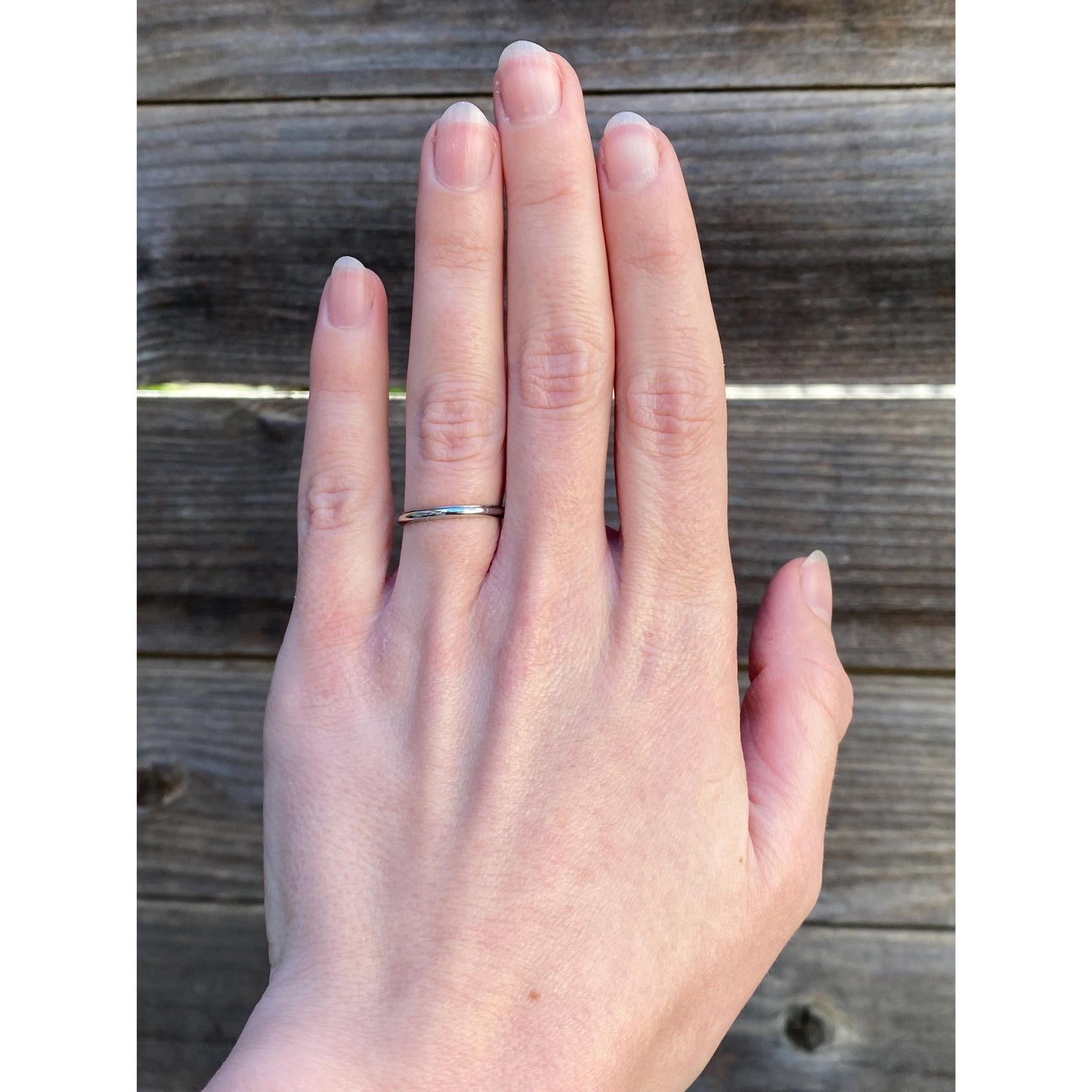 Vintage Solid 18k White Gold Slim Lined Ring Band - Size 5.5