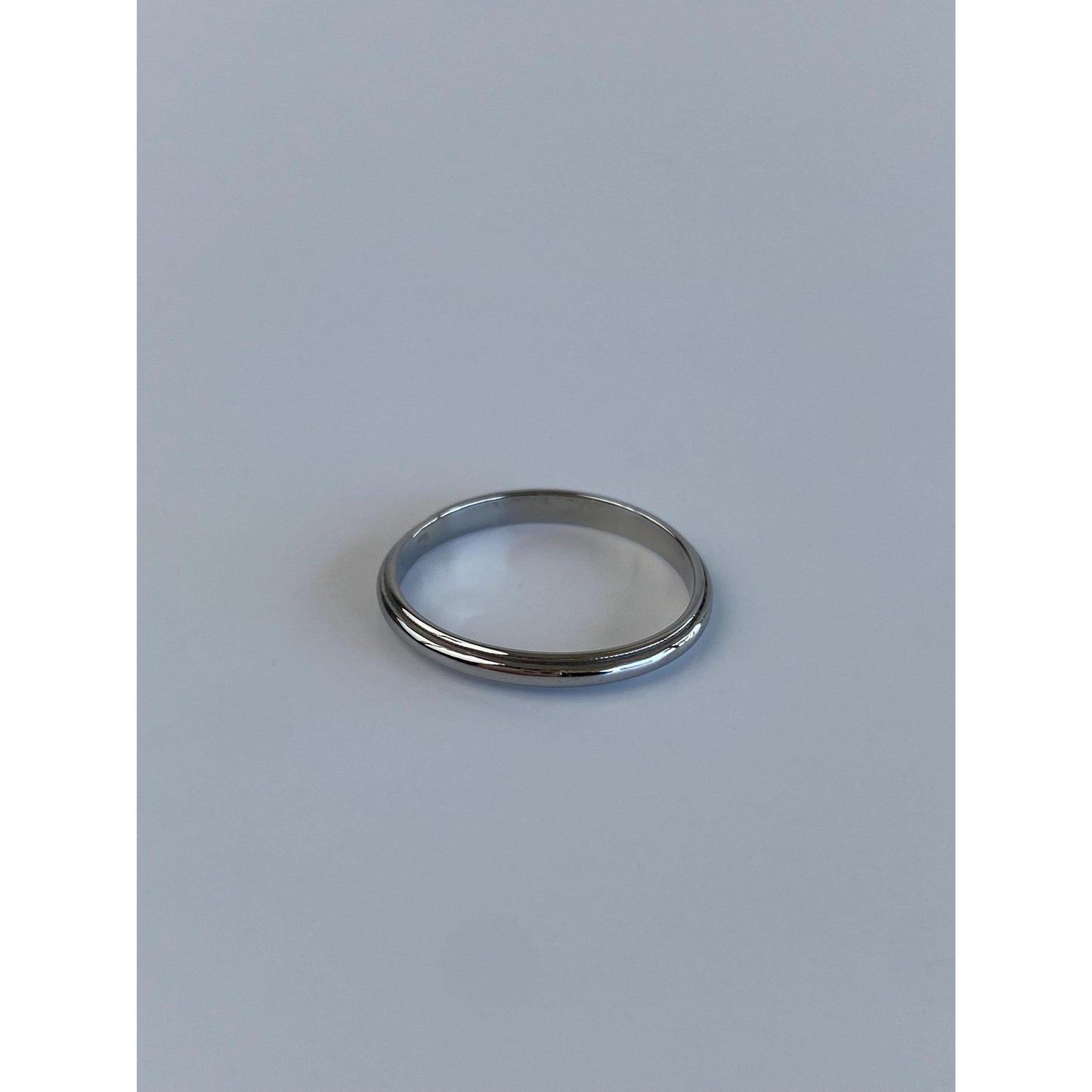 Vintage Solid 18k White Gold Slim Lined Ring Band - Size 5.5