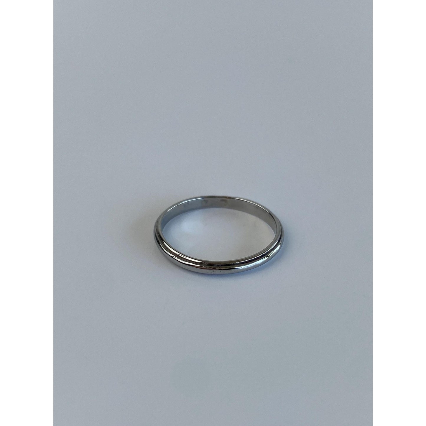 Vintage Solid 18k White Gold Slim Lined Ring Band - Size 5.5