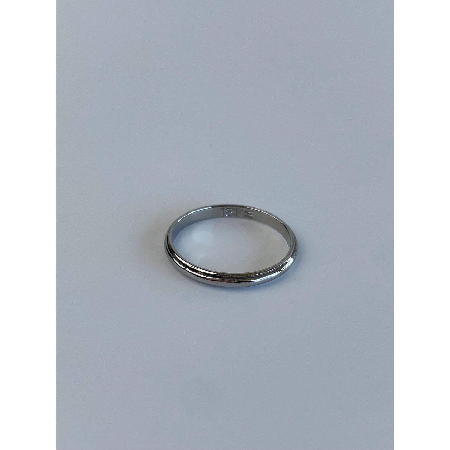 Vintage Solid 18k White Gold Slim Lined Ring Band - Size 5.5