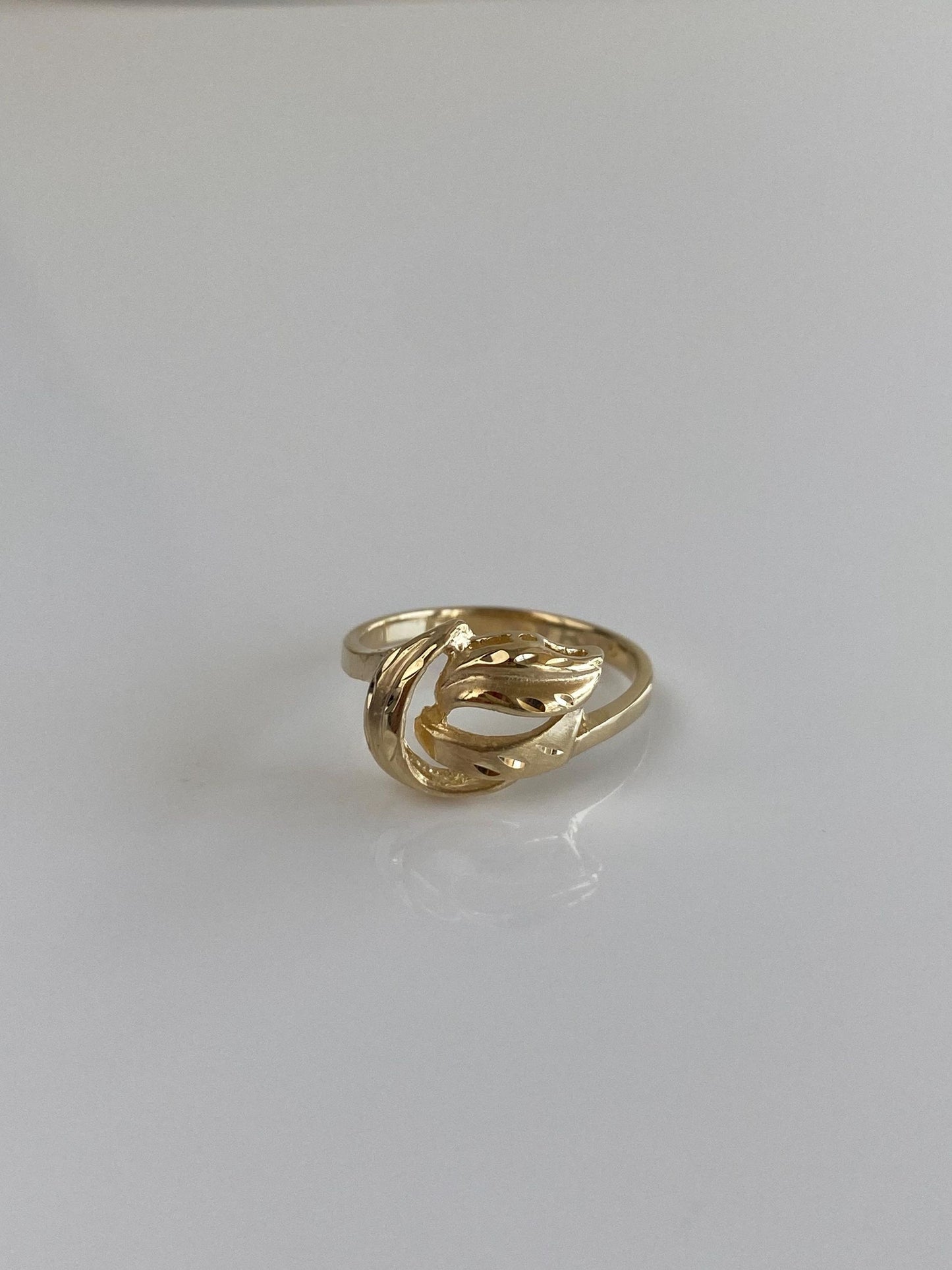 Solid 14k Yellow Gold Diamond Cut Design Ring - Size 5.75