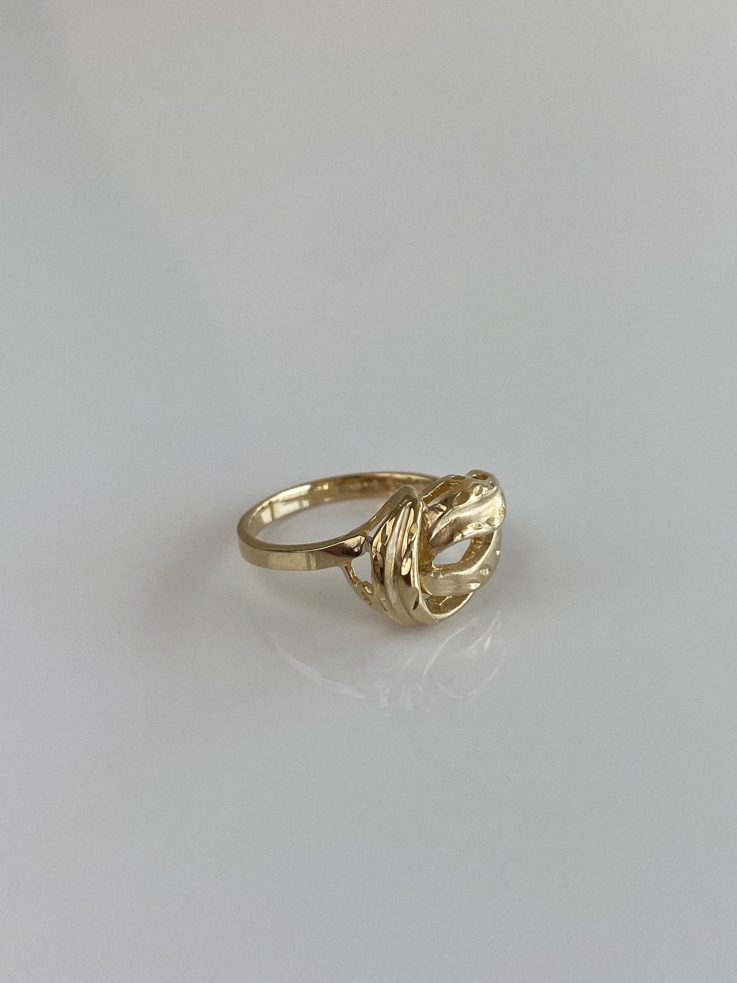 Solid 14k Yellow Gold Diamond Cut Design Ring - Size 5.75