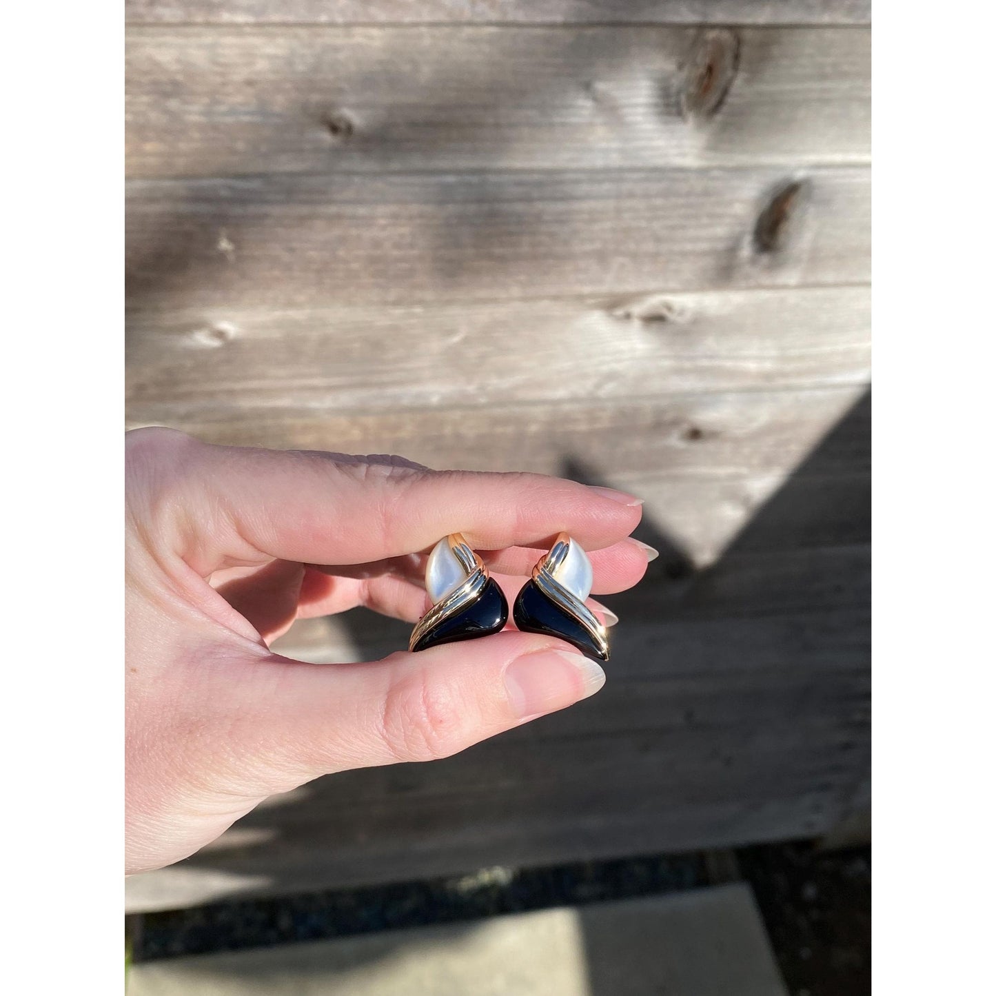 Vintage Solid 14k Yellow Gold Onyx Mother of Pearl Stud Earrings