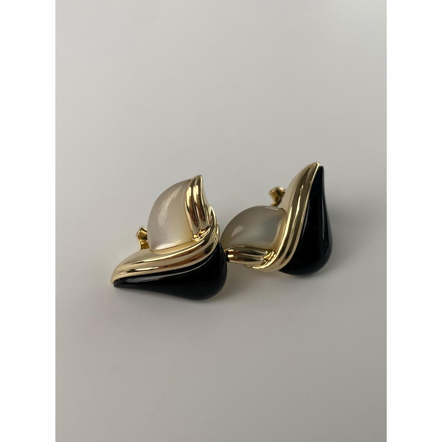 Vintage Solid 14k Yellow Gold Onyx Mother of Pearl Stud Earrings