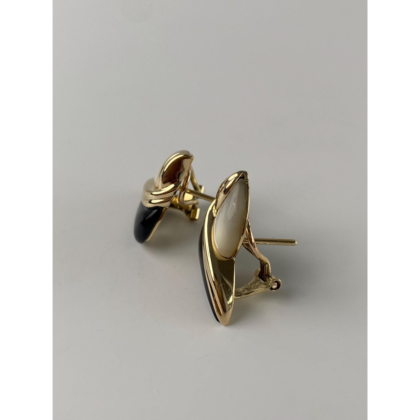 Vintage Solid 14k Yellow Gold Onyx Mother of Pearl Stud Earrings