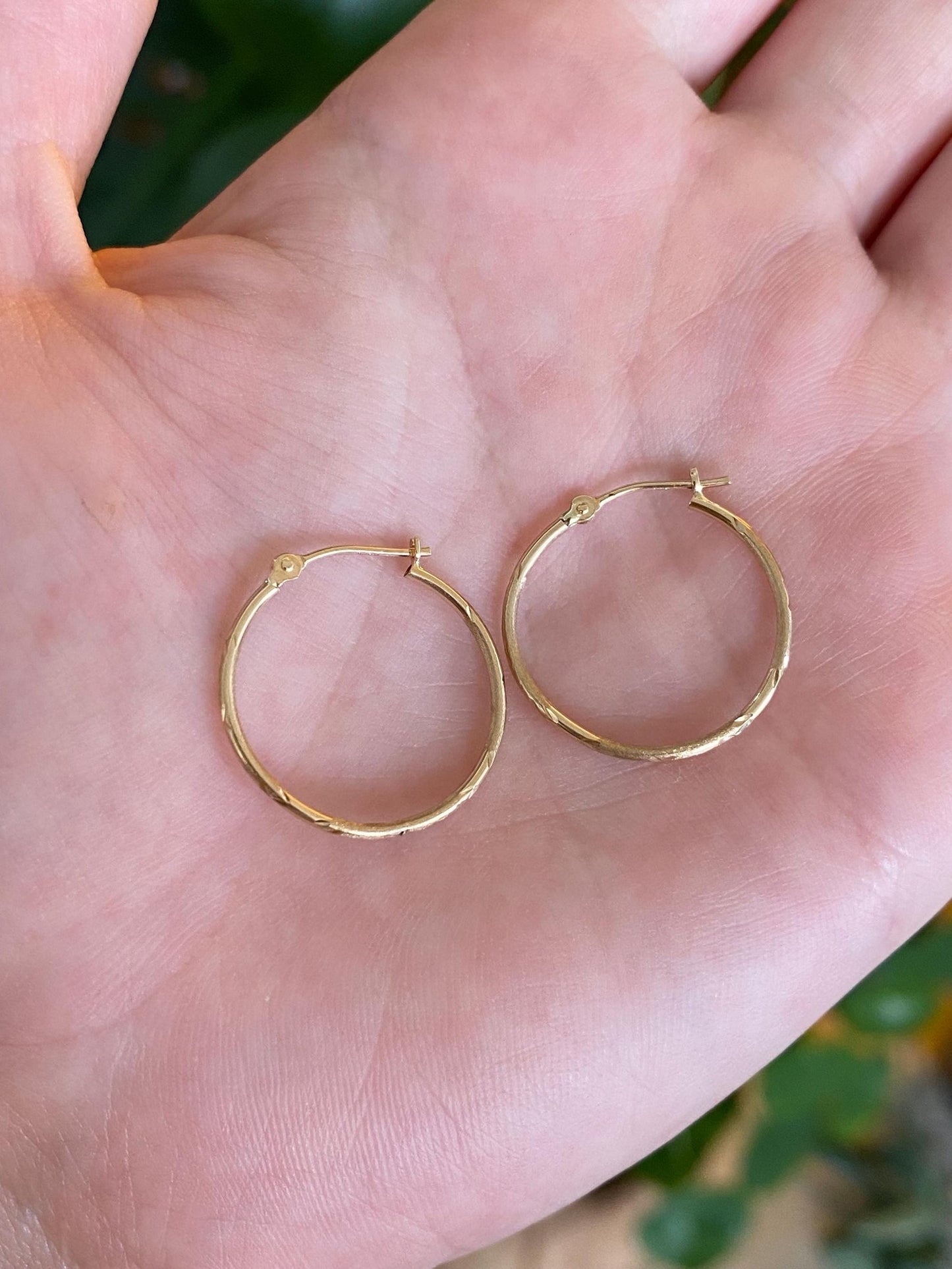Vintage 10k Yellow Gold Diamond Cut Thin Hoop Earrings