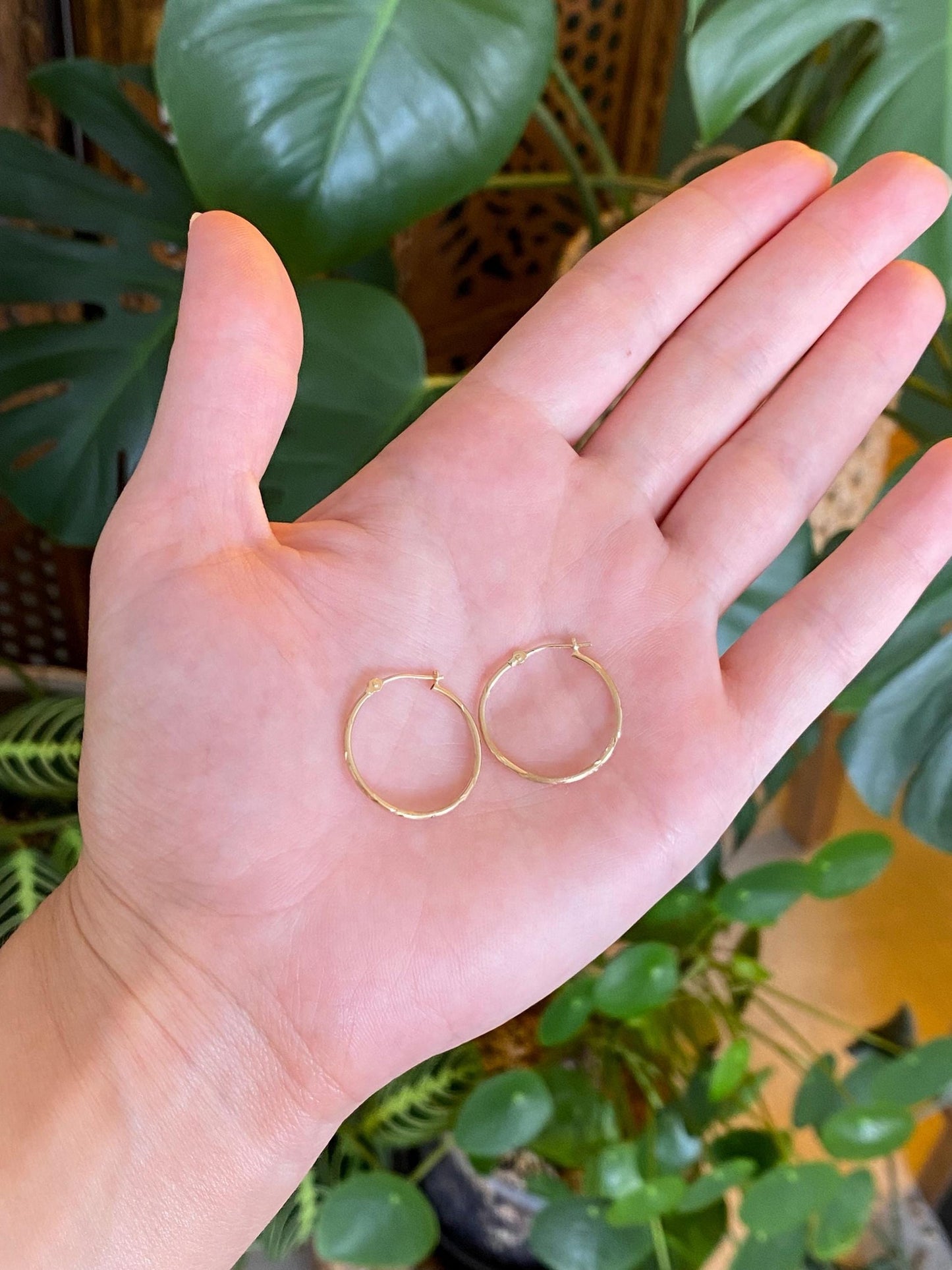 Vintage 10k Yellow Gold Diamond Cut Thin Hoop Earrings