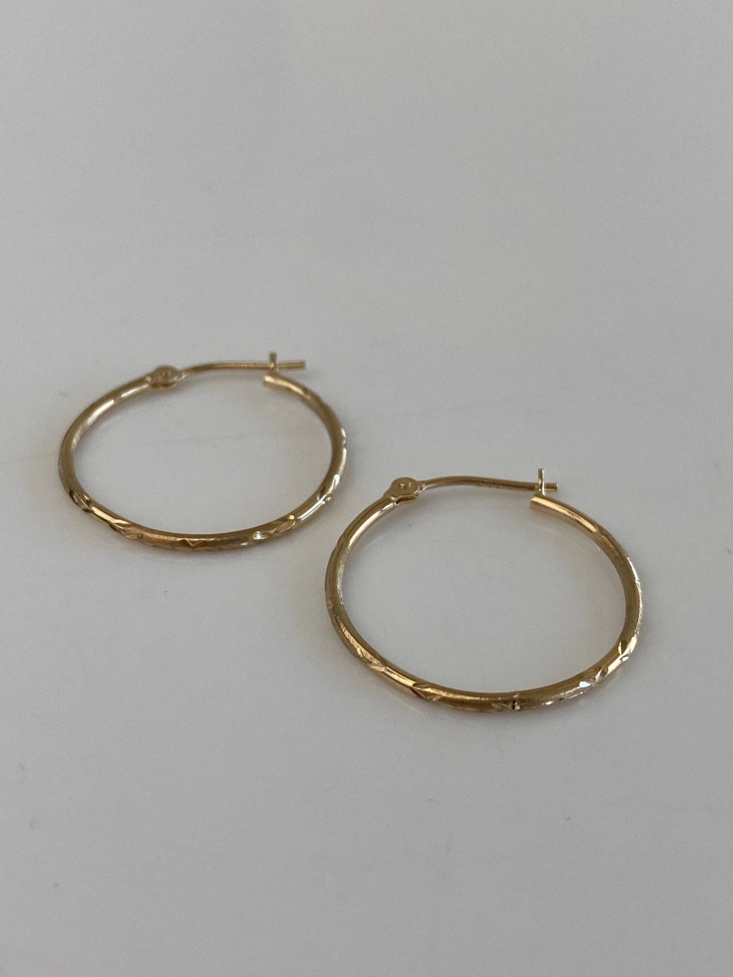 Vintage 10k Yellow Gold Diamond Cut Thin Hoop Earrings