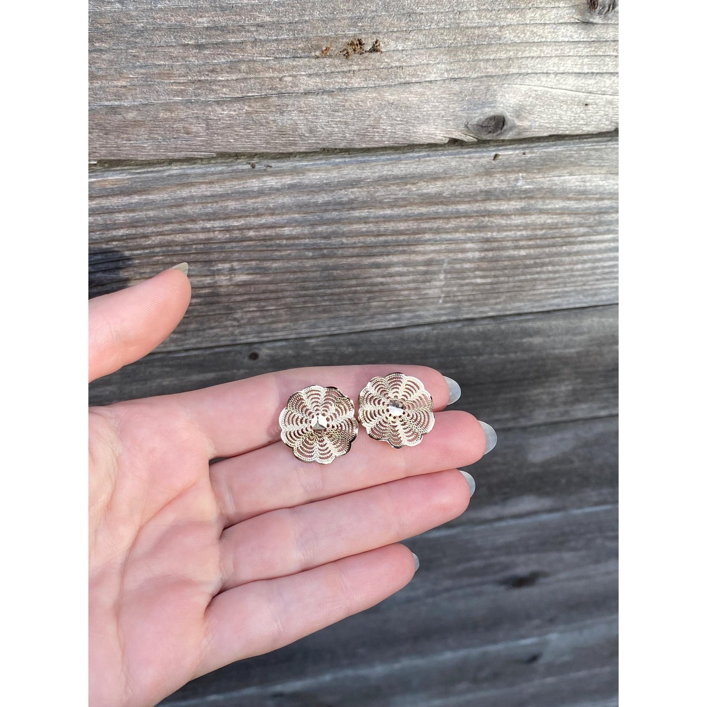 Vintage Solid 14k Yellow Gold Wavy Scalloped Stud Earrings