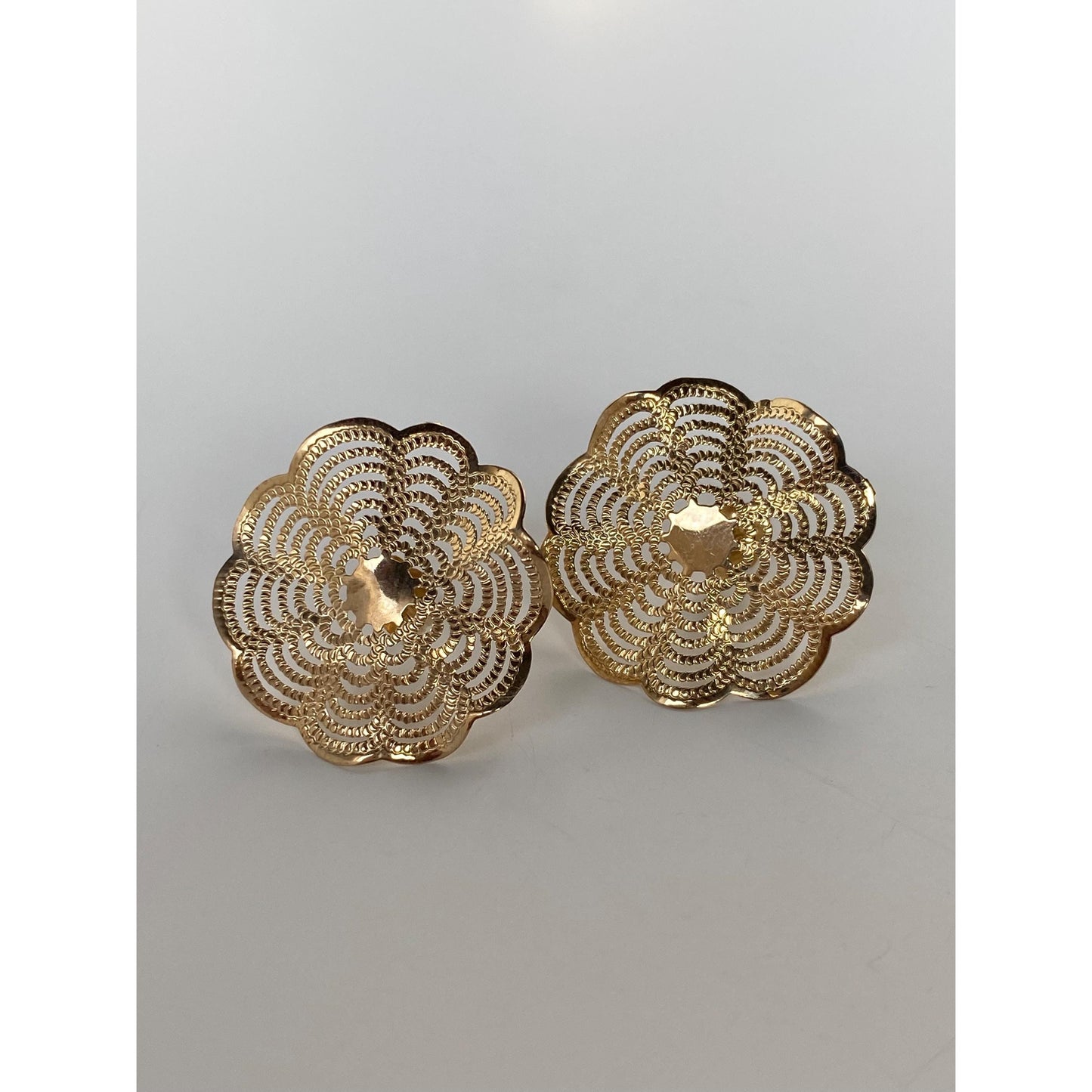 Vintage Solid 14k Yellow Gold Wavy Scalloped Stud Earrings