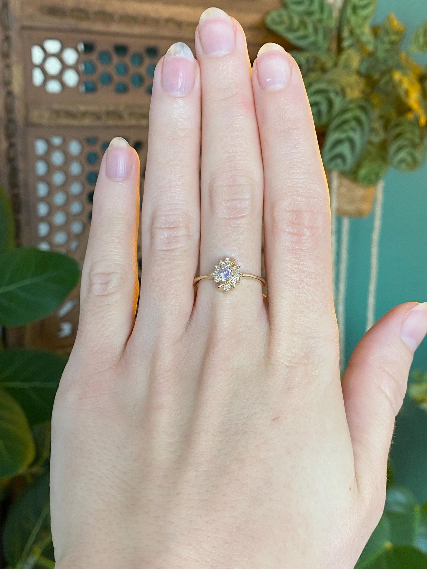 Vintage Solid 14k Yellow Gold Diamond Halo Light Purple Spinel Ring - Size 7.75