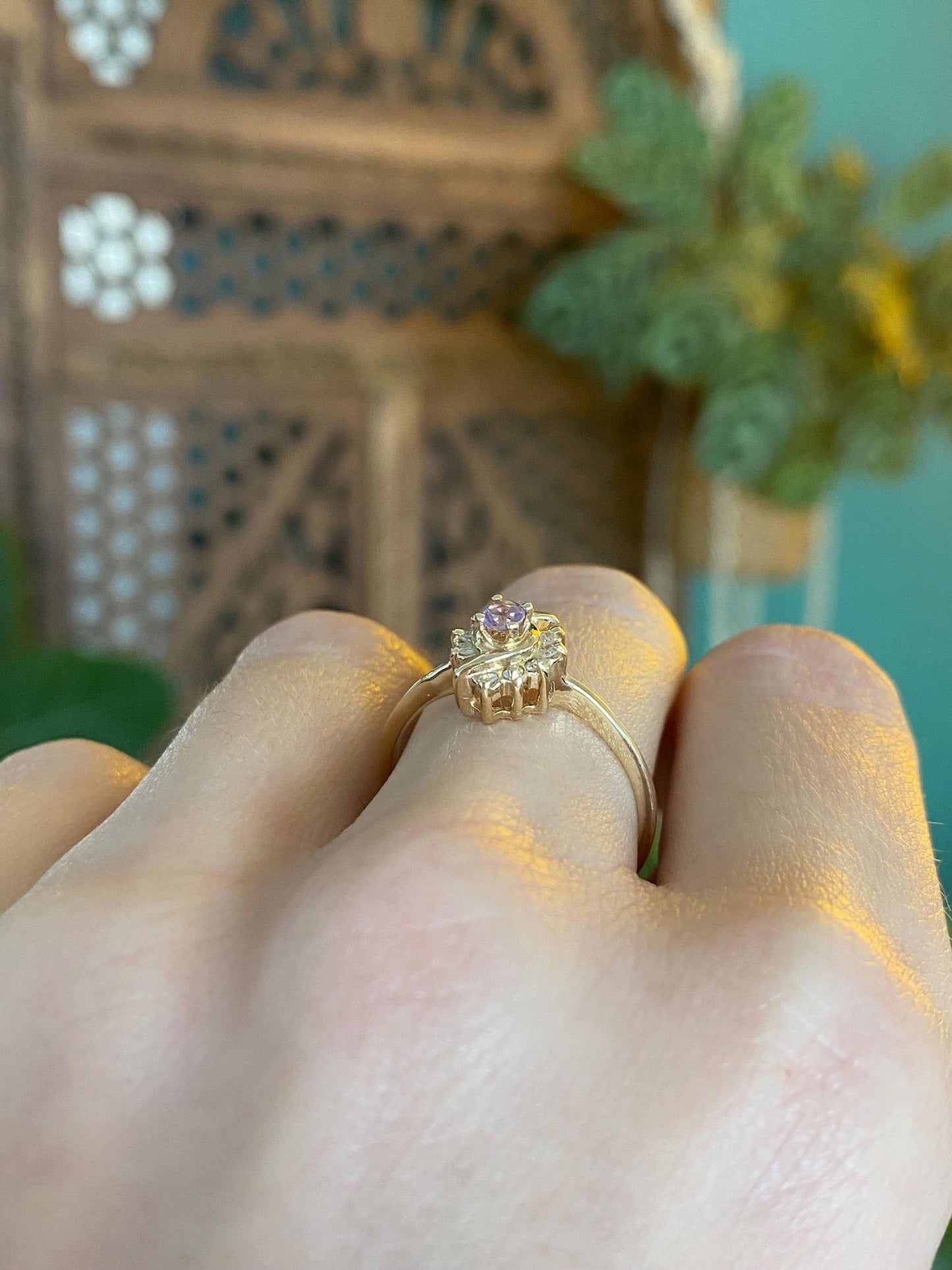 Vintage Solid 14k Yellow Gold Diamond Halo Light Purple Spinel Ring - Size 7.75