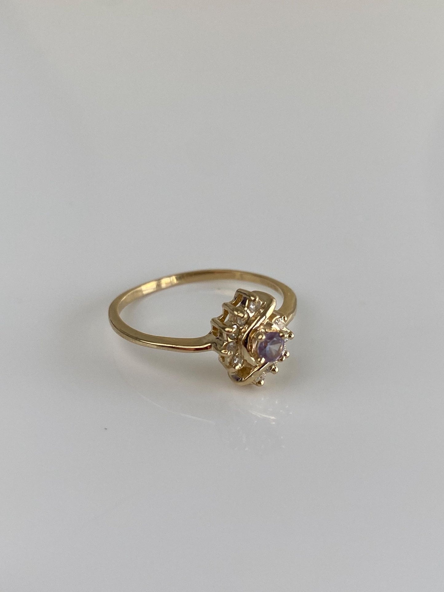 Vintage Solid 14k Yellow Gold Diamond Halo Light Purple Spinel Ring - Size 7.75