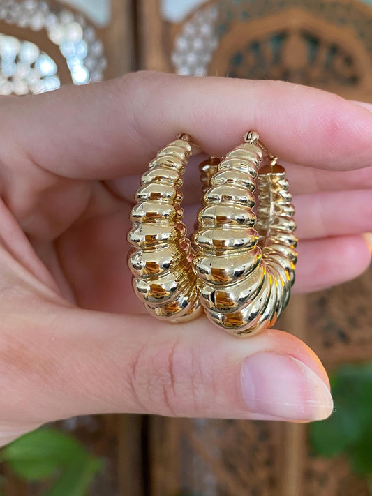 Vintage 14k Yellow Gold Chunky Scalloped Hoop Earrings