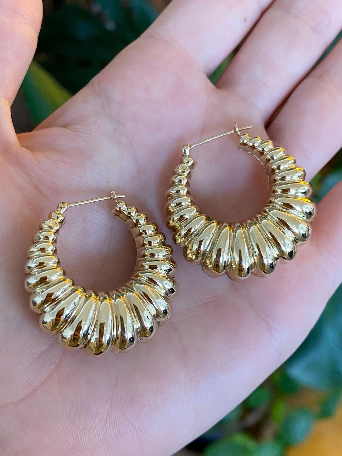 Vintage 14k Yellow Gold Chunky Scalloped Hoop Earrings