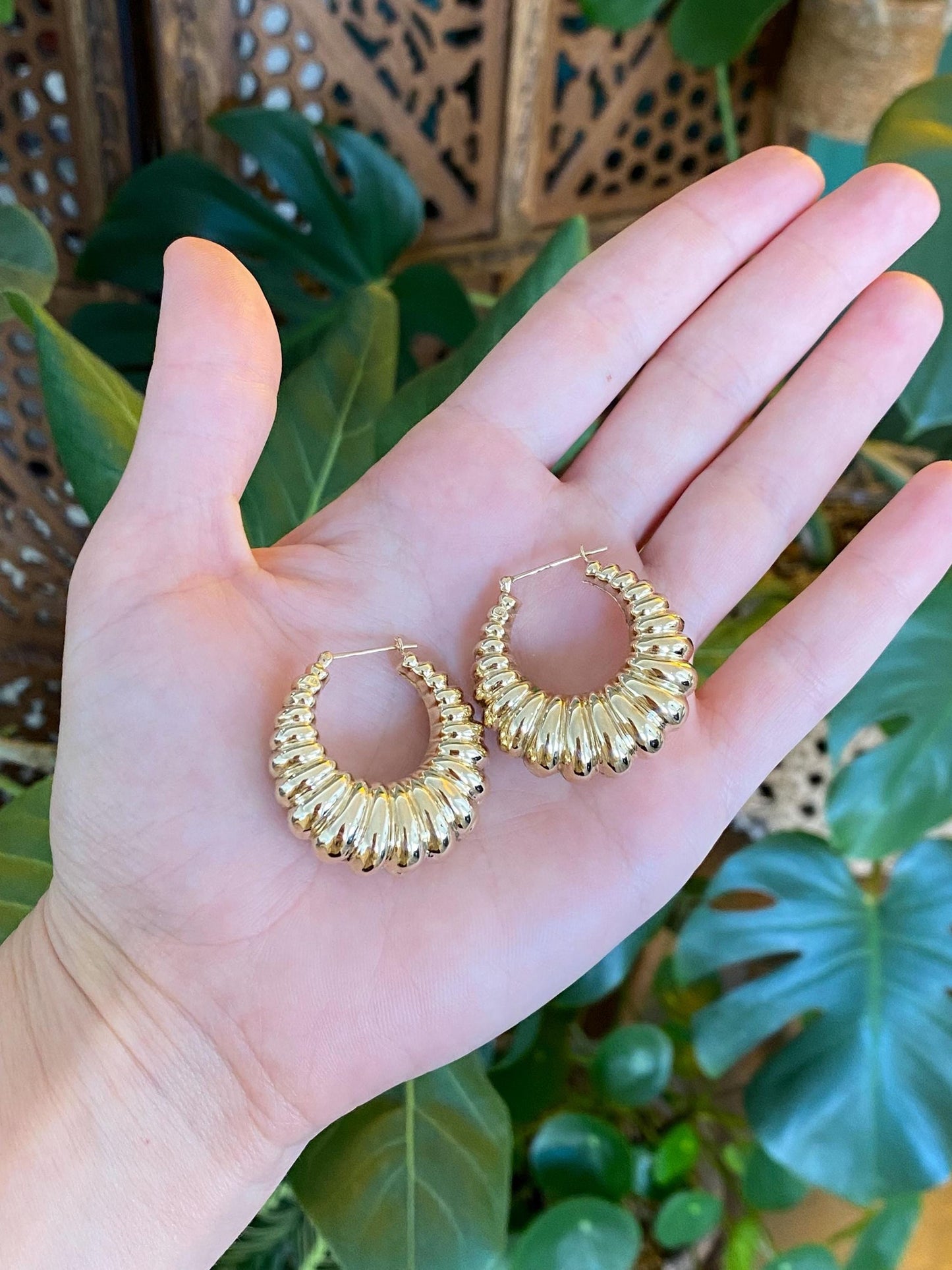 Vintage 14k Yellow Gold Chunky Scalloped Hoop Earrings