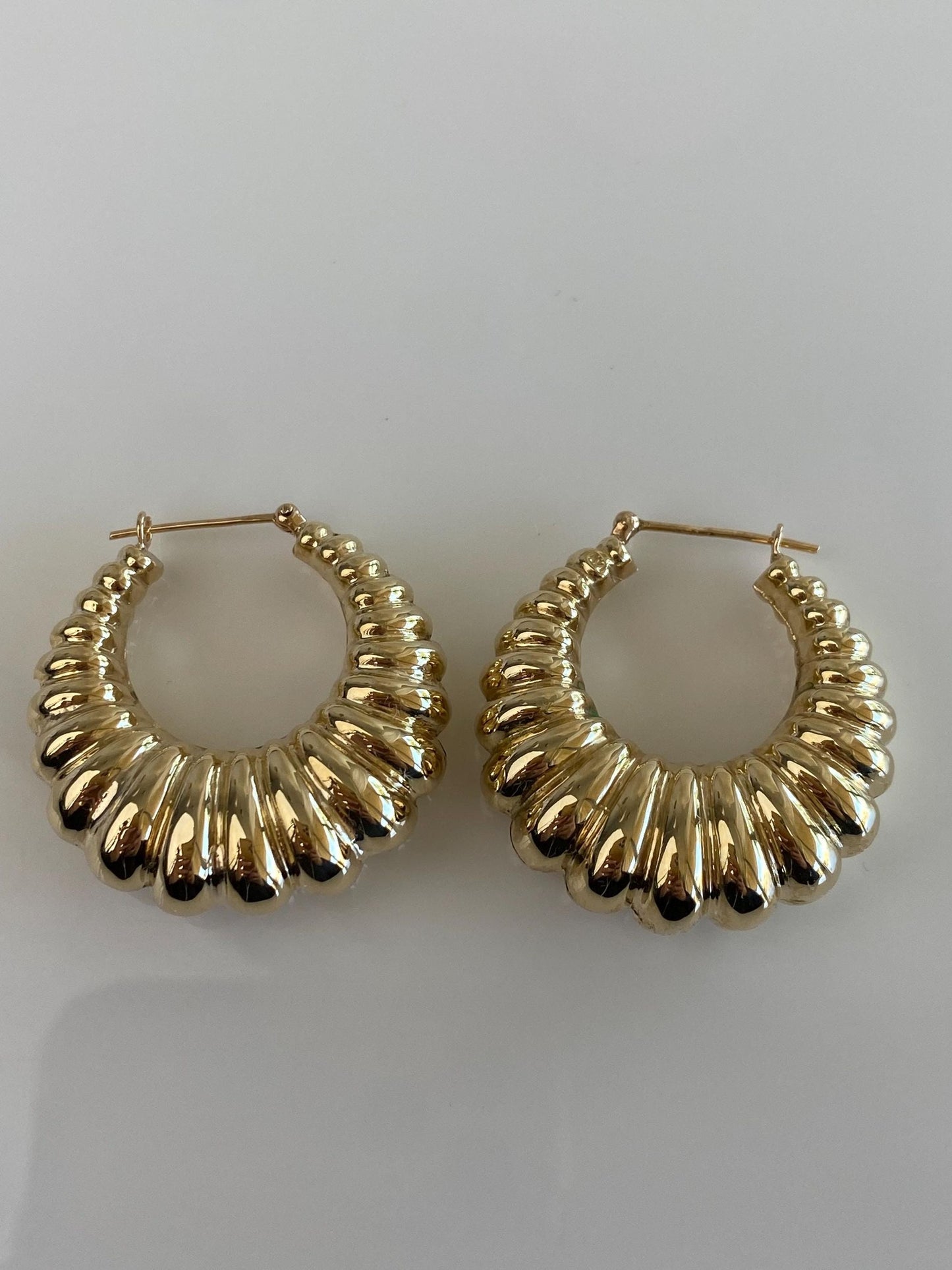 Vintage 14k Yellow Gold Chunky Scalloped Hoop Earrings
