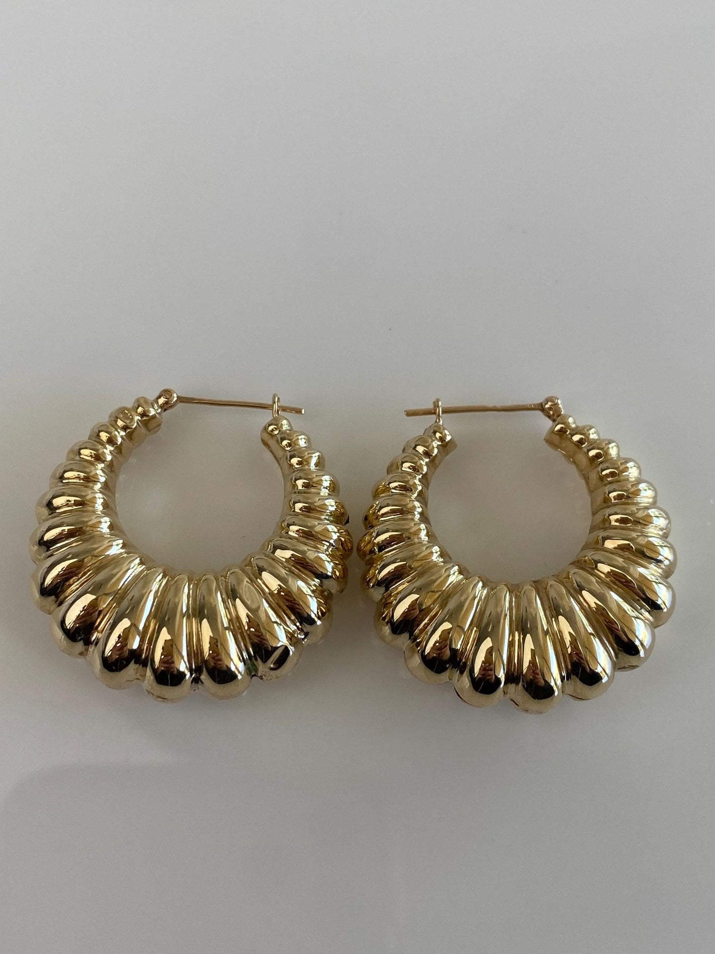Vintage 14k Yellow Gold Chunky Scalloped Hoop Earrings