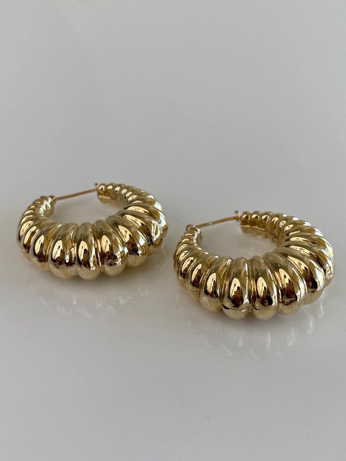 Vintage 14k Yellow Gold Chunky Scalloped Hoop Earrings