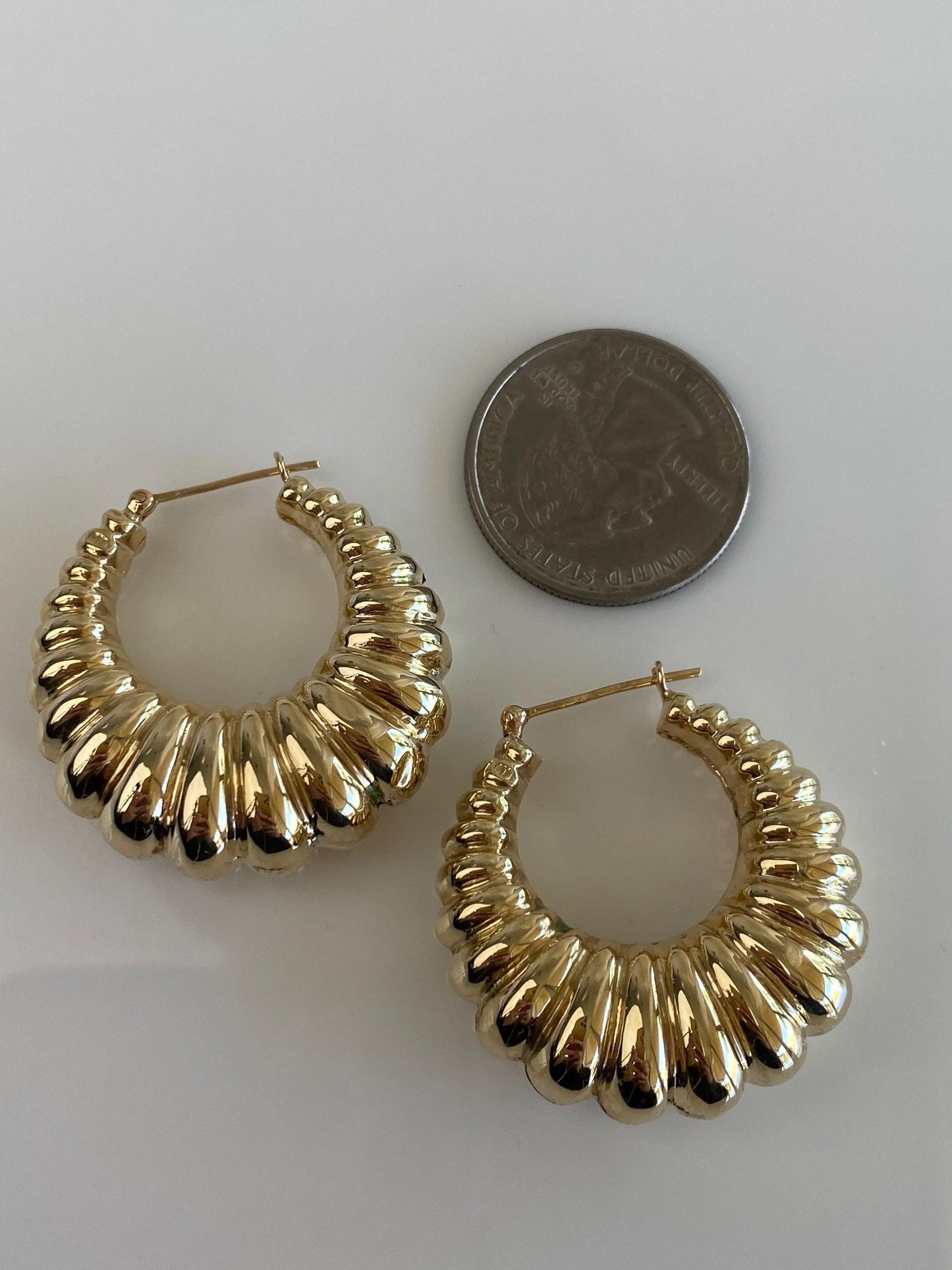 Vintage 14k Yellow Gold Chunky Scalloped Hoop Earrings