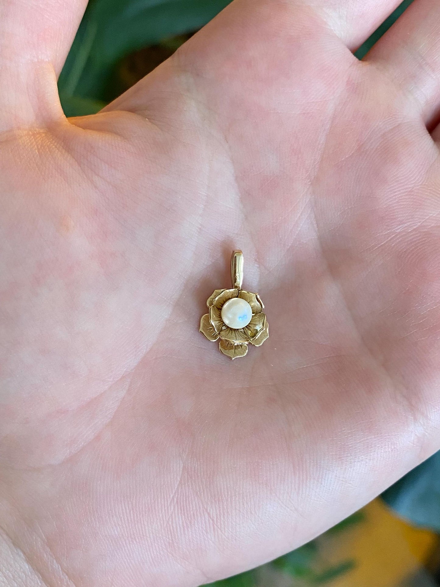 Vintage Solid 14k Yellow Gold Pearl Flower Charm