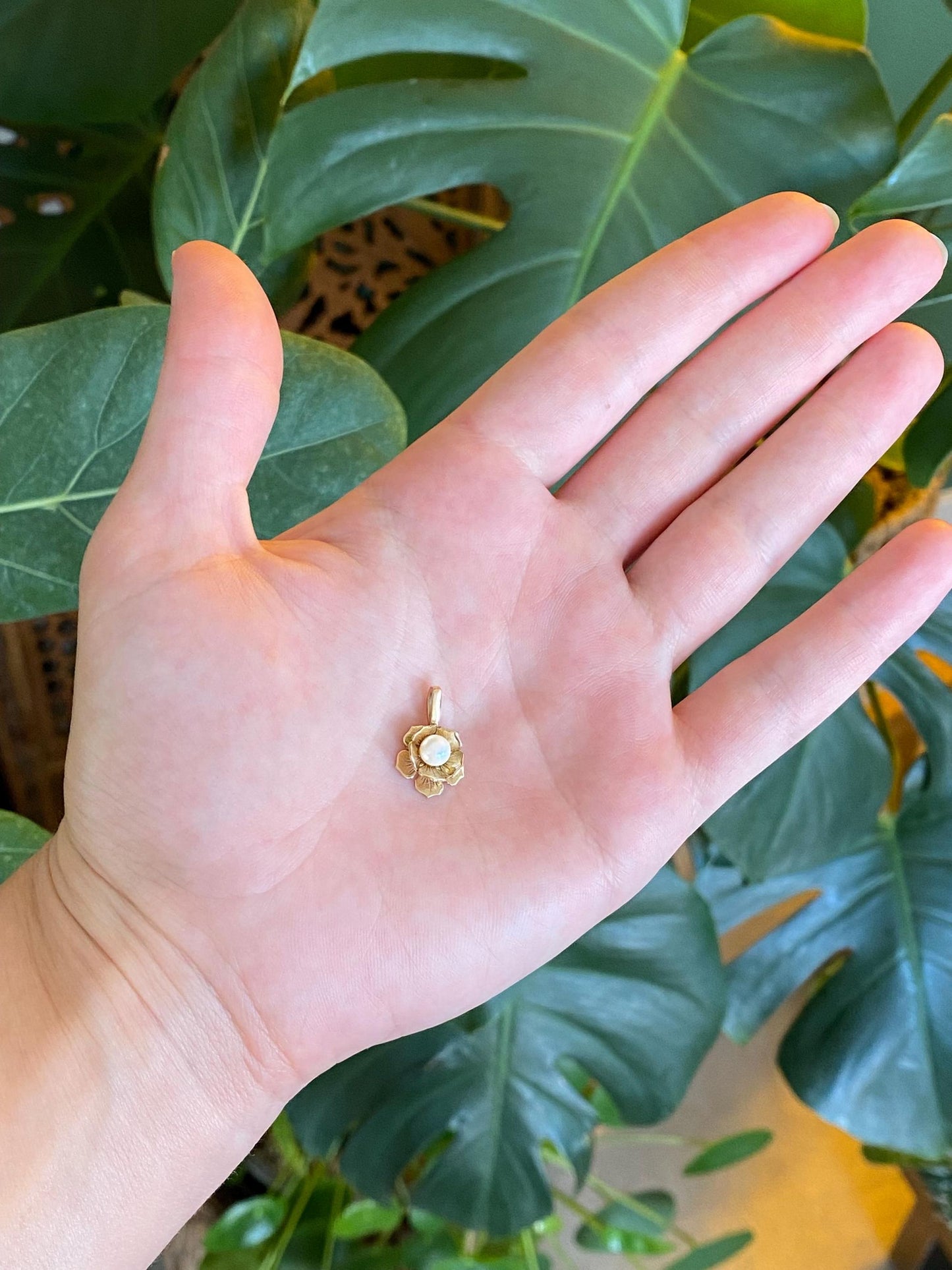 Vintage Solid 14k Yellow Gold Pearl Flower Charm