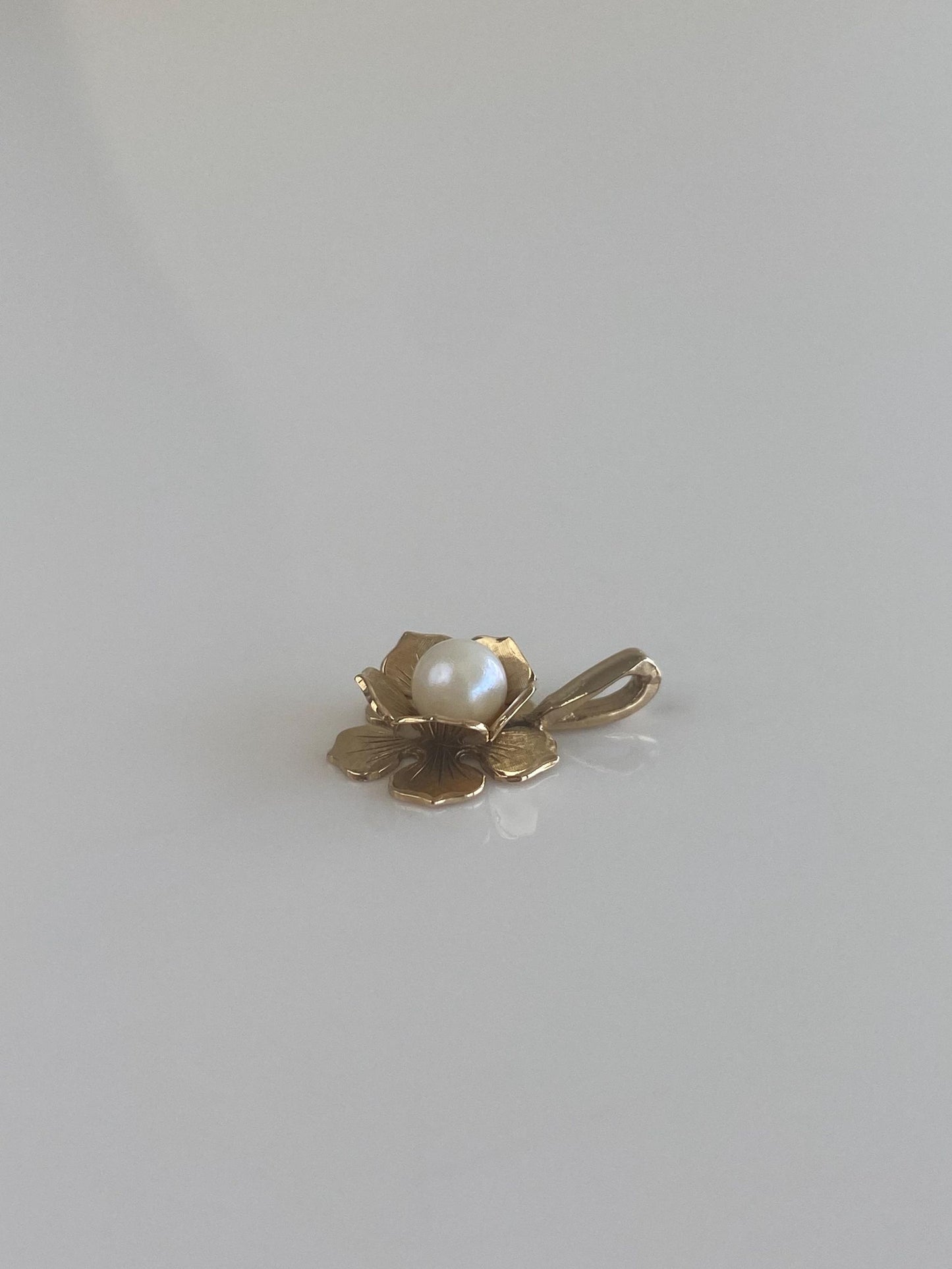 Vintage Solid 14k Yellow Gold Pearl Flower Charm