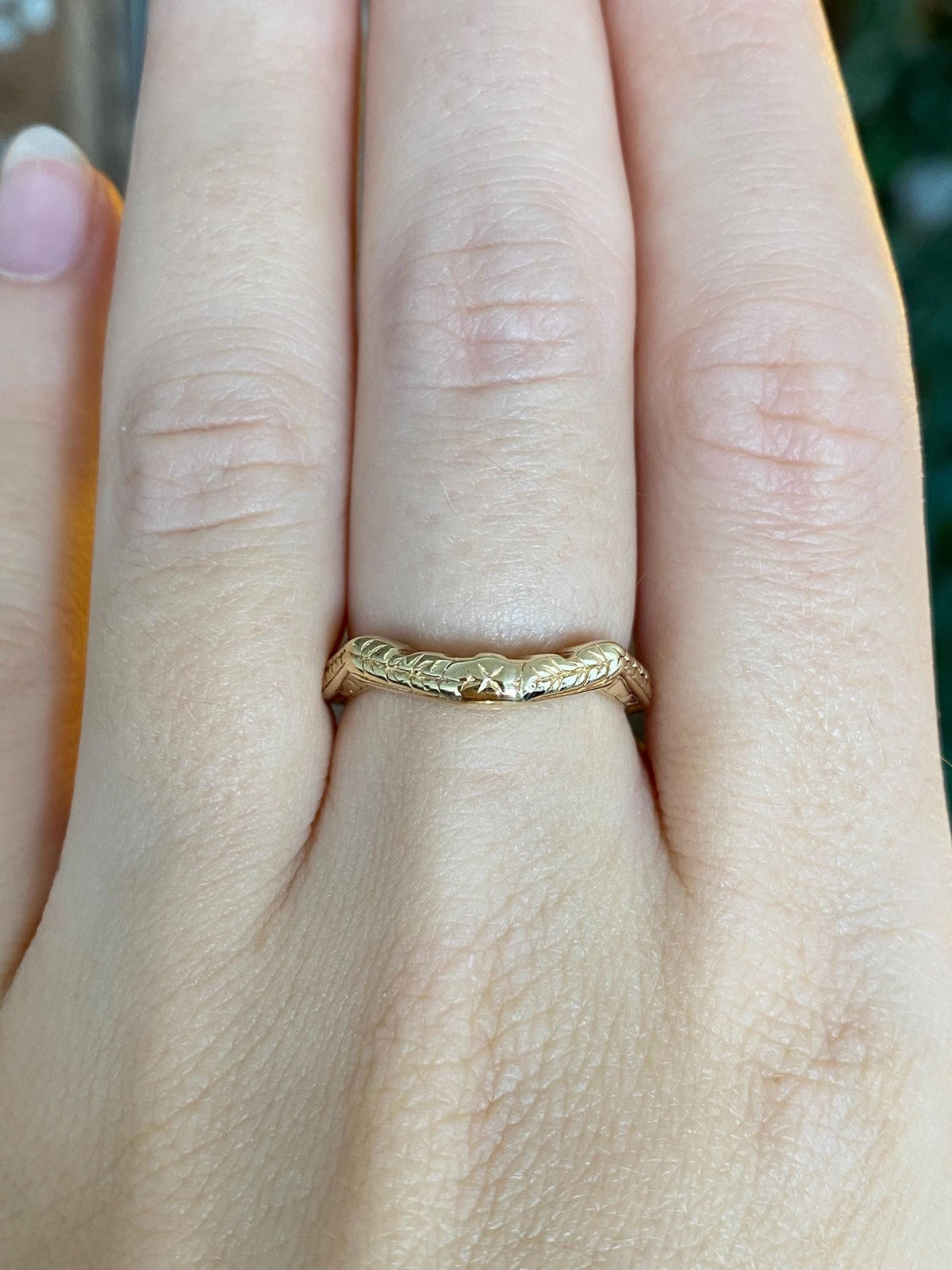 Vintage Solid 14k Yellow Gold Designed Chevron Ring - Size 6.75