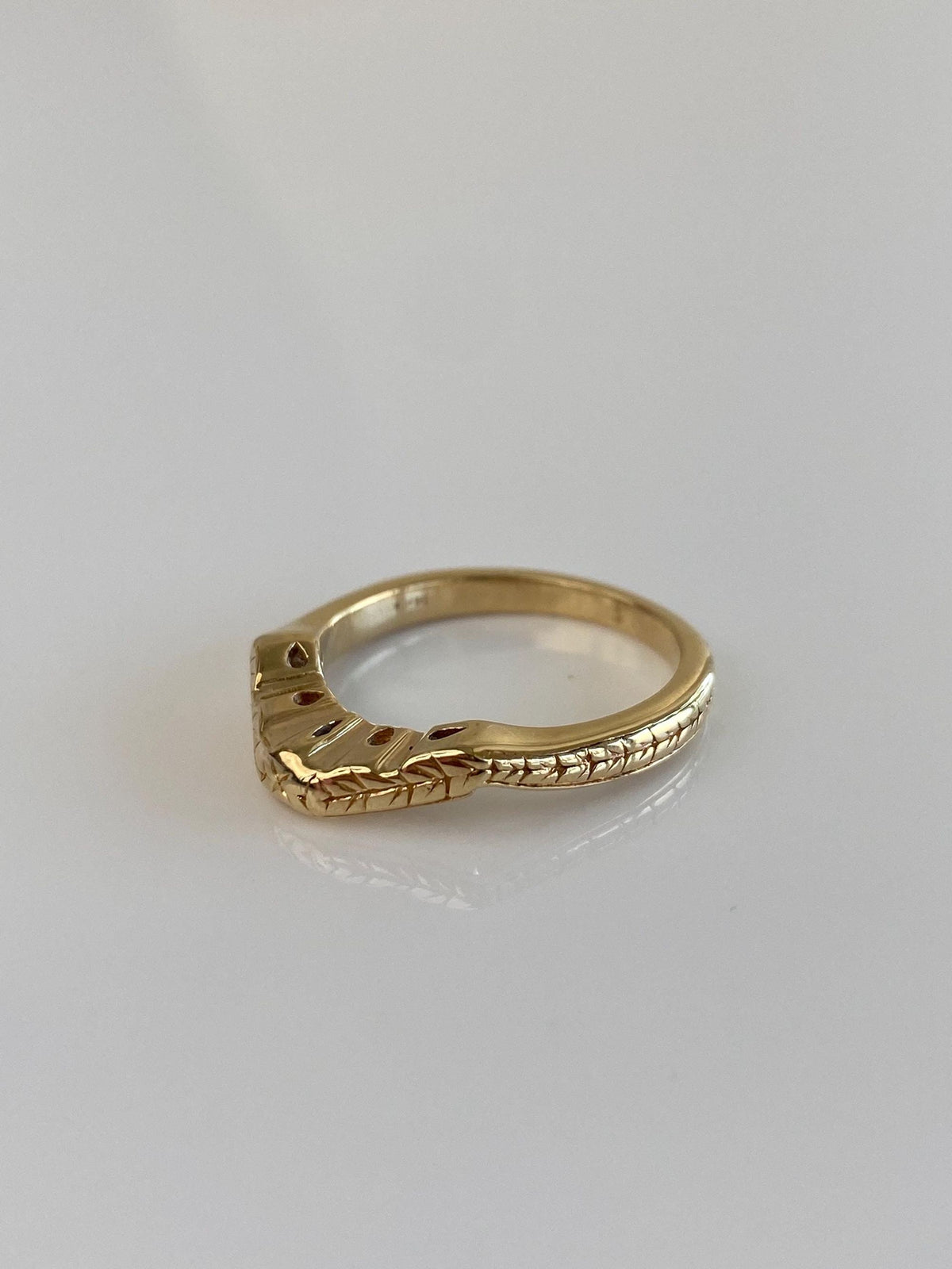 Vintage Solid 14k Yellow Gold Designed Chevron Ring - Size 6.75