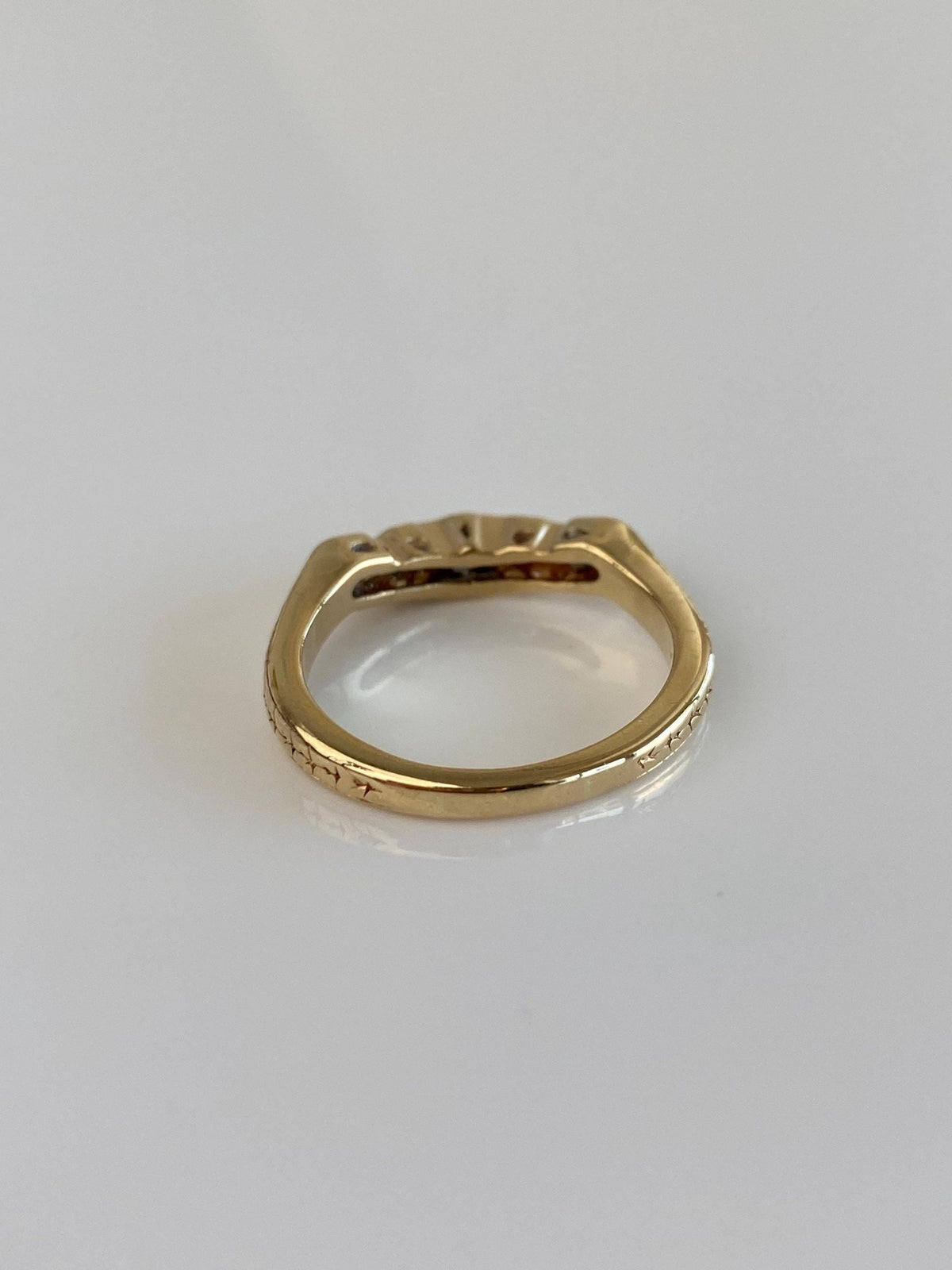 Vintage Solid 14k Yellow Gold Designed Chevron Ring - Size 6.75