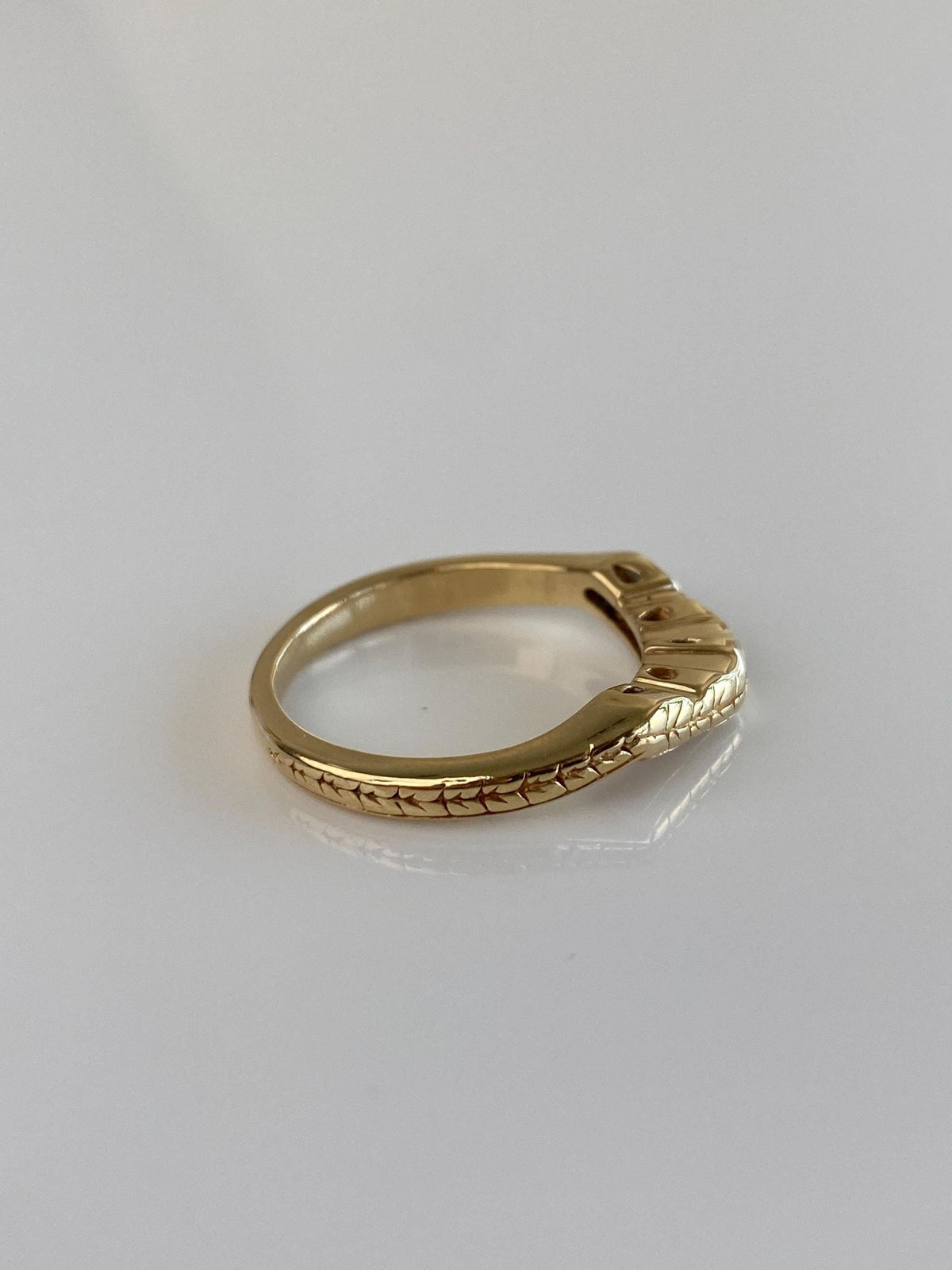 Vintage Solid 14k Yellow Gold Designed Chevron Ring - Size 6.75