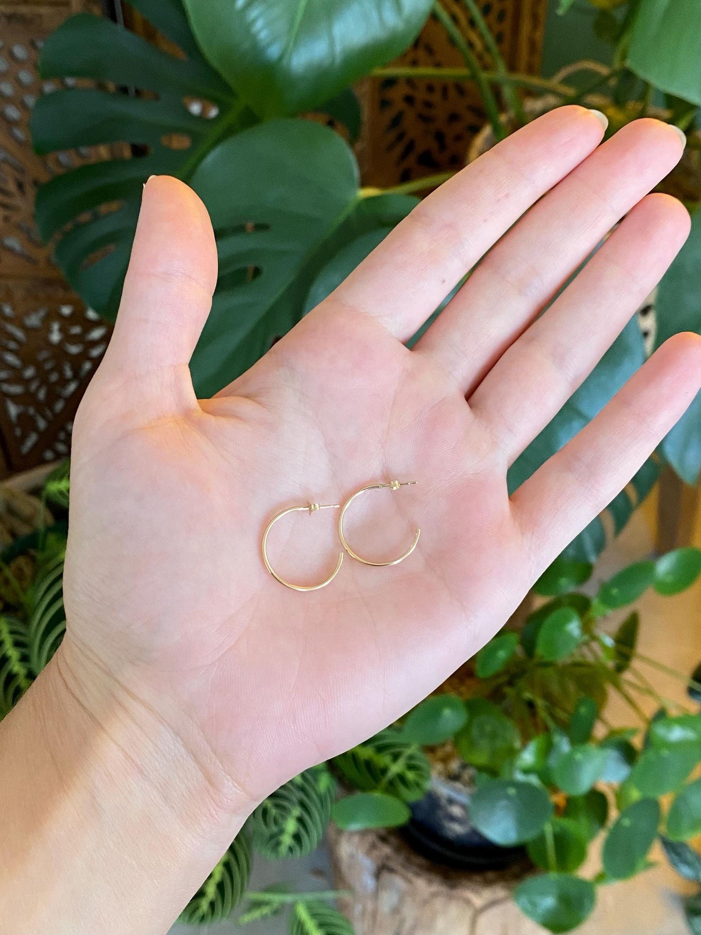 Vintage 14k Yellow Gold Thin Hoop Earrings