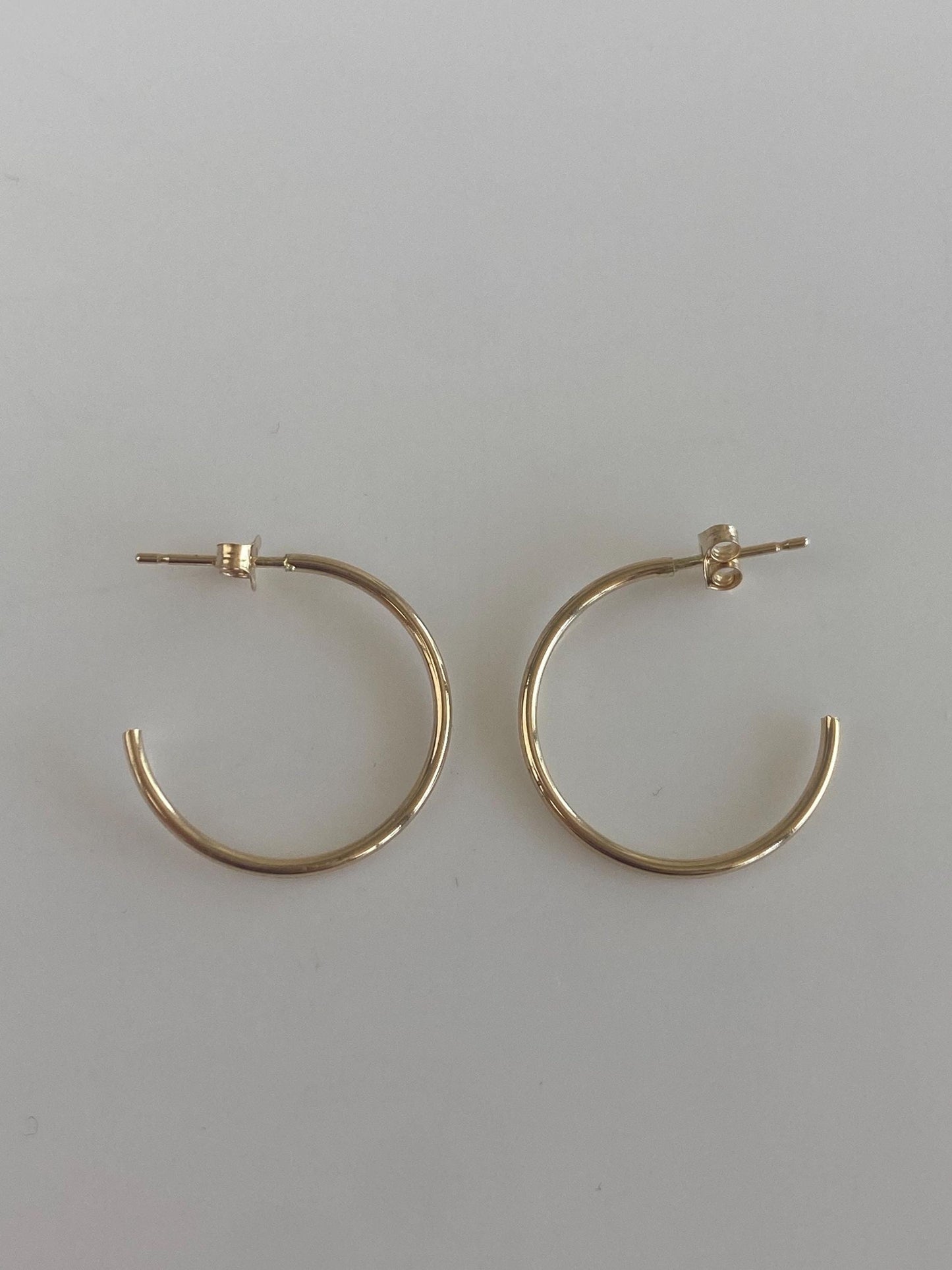 Vintage 14k Yellow Gold Thin Hoop Earrings