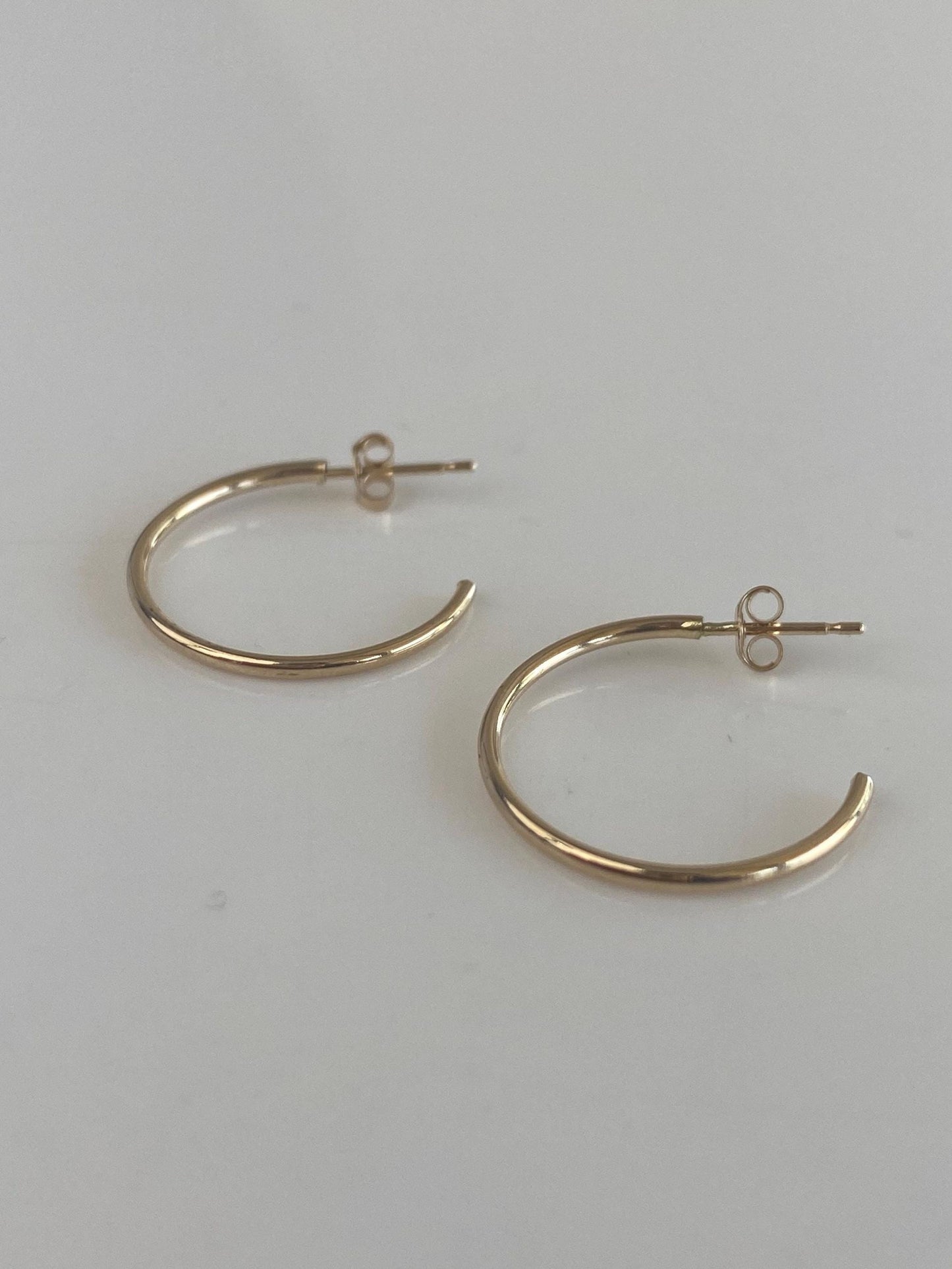 Vintage 14k Yellow Gold Thin Hoop Earrings