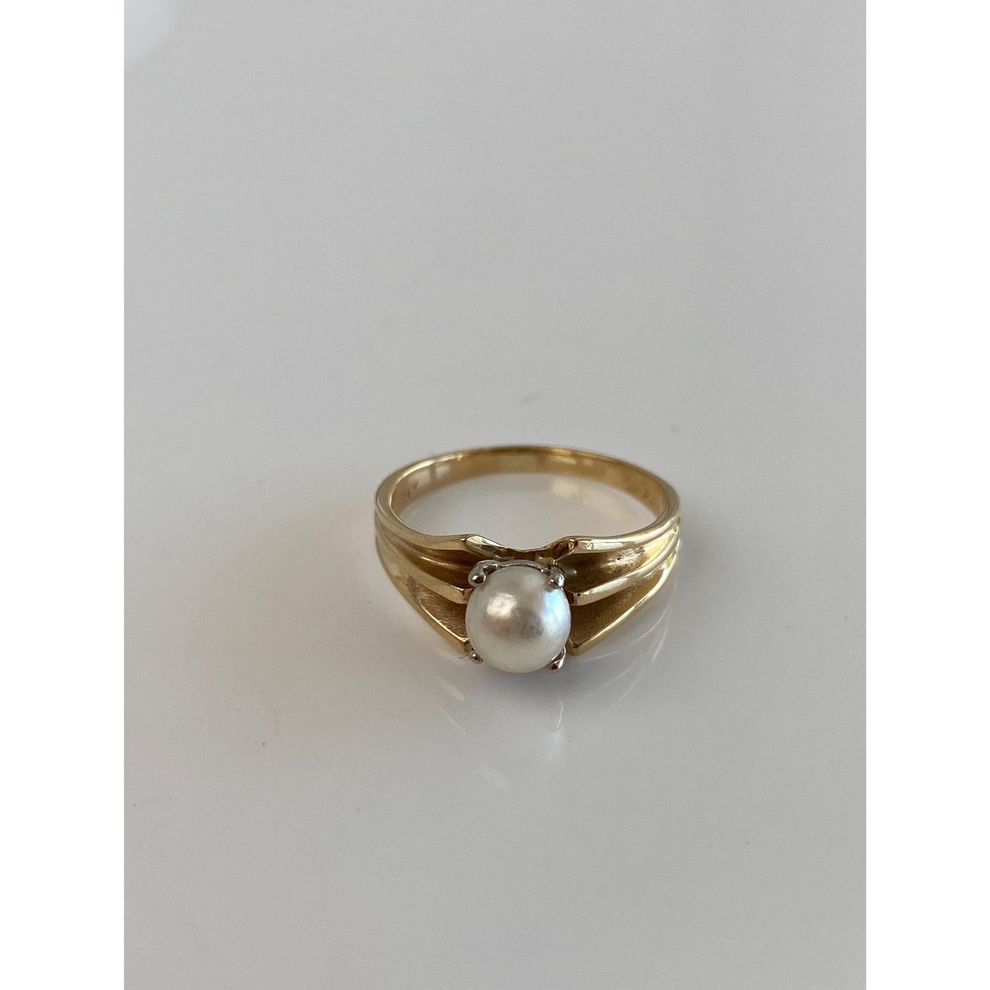 Vintage Solid 14k Yellow Gold Pearl Ring - Size 7.25