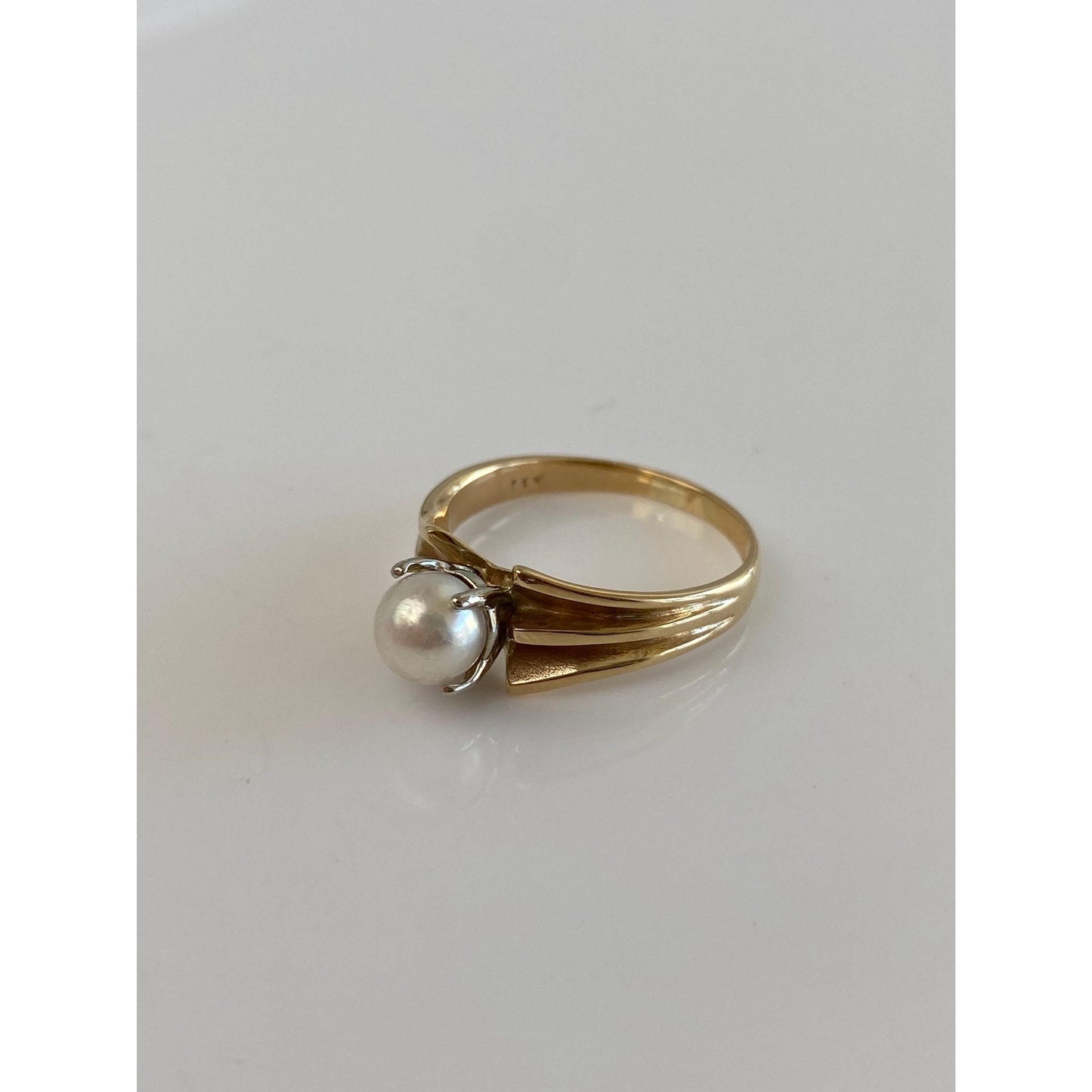 Vintage Solid 14k Yellow Gold Pearl Ring - Size 7.25