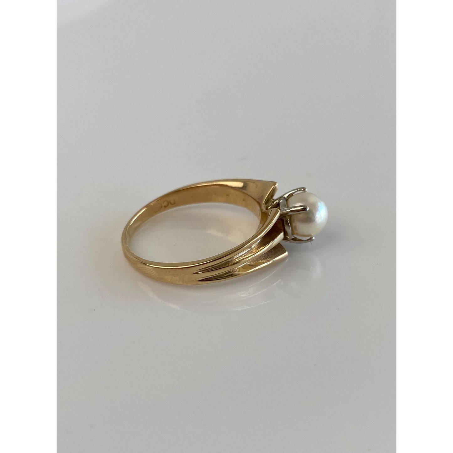 Vintage Solid 14k Yellow Gold Pearl Ring - Size 7.25