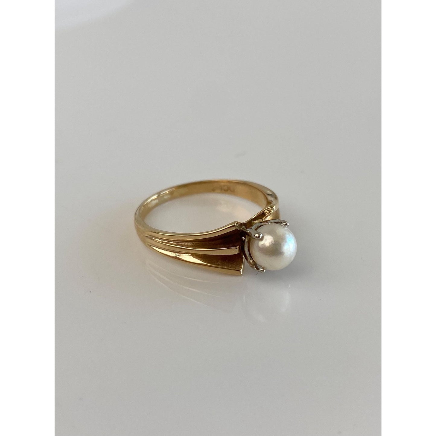 Vintage Solid 14k Yellow Gold Pearl Ring - Size 7.25