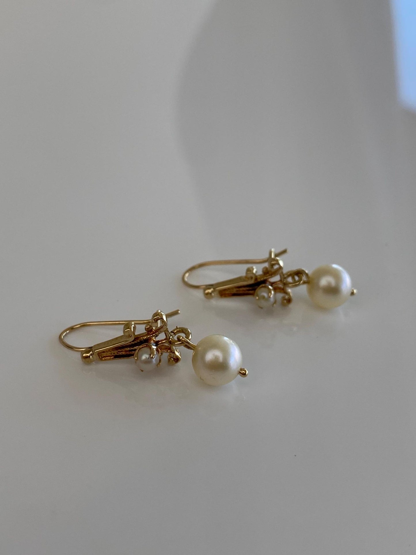 Vintage Solid 14k Yellow Gold Ornate Pearls Dangle Earrings