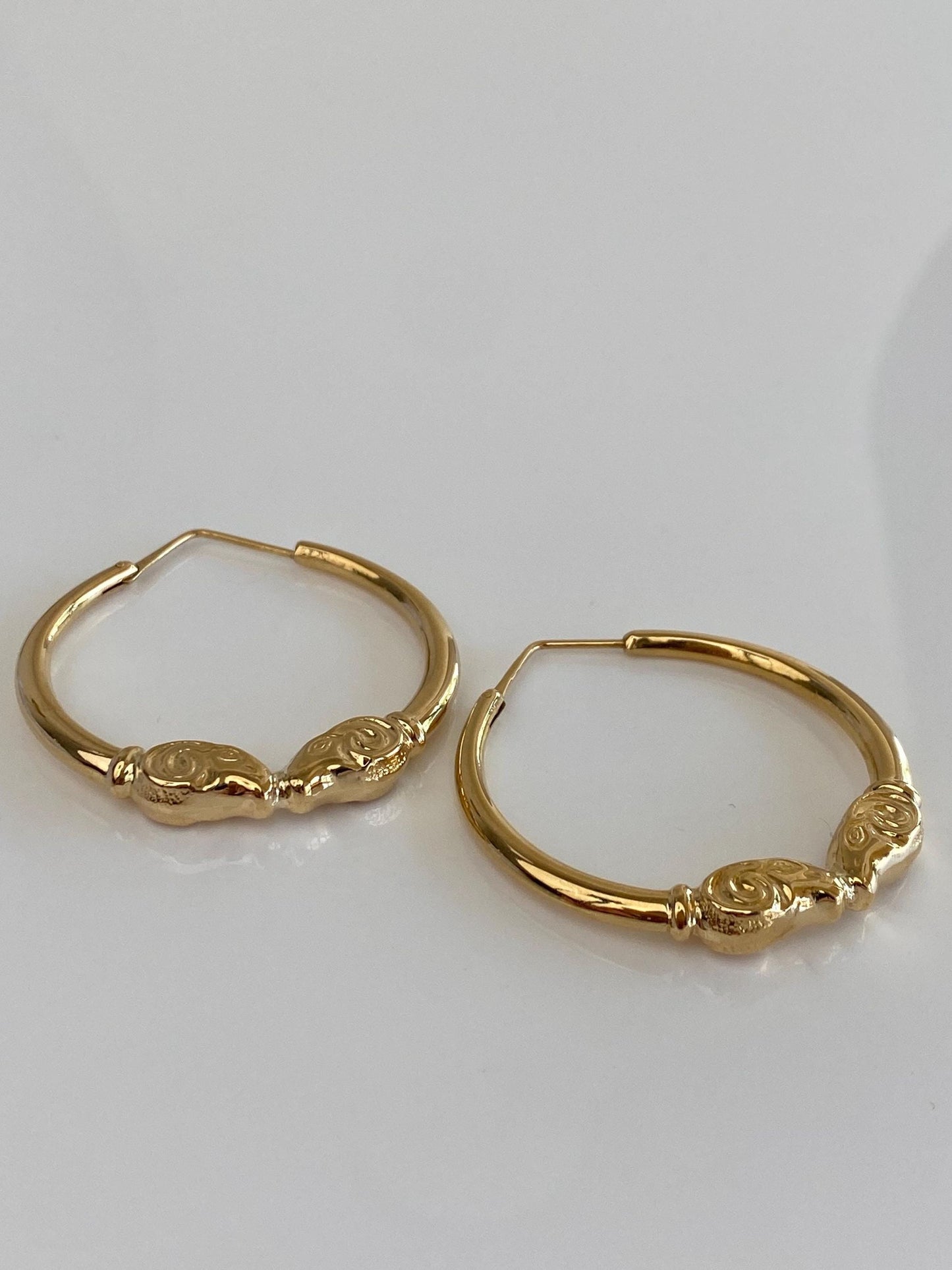 Vintage 18k Yellow Gold Ram Hoop Earrings