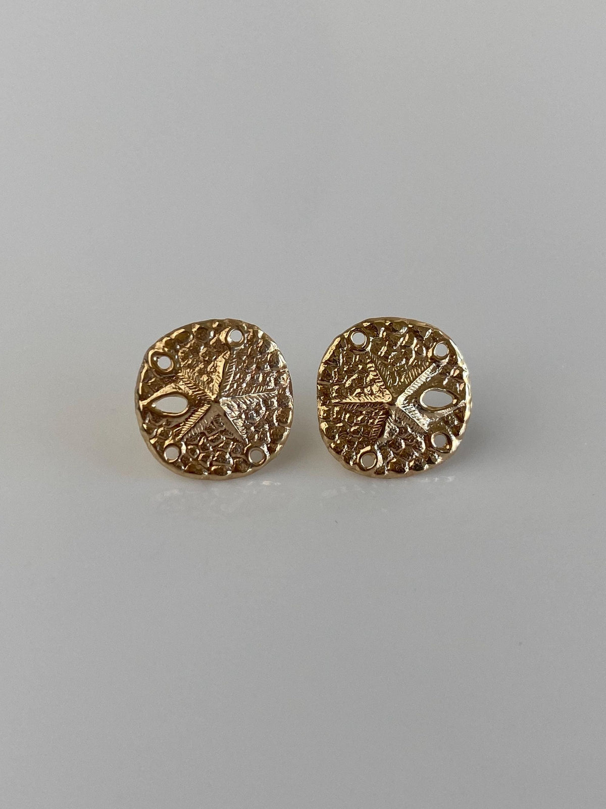 Vintage Solid 14k Yellow Gold Sand Dollar Stud Earrings