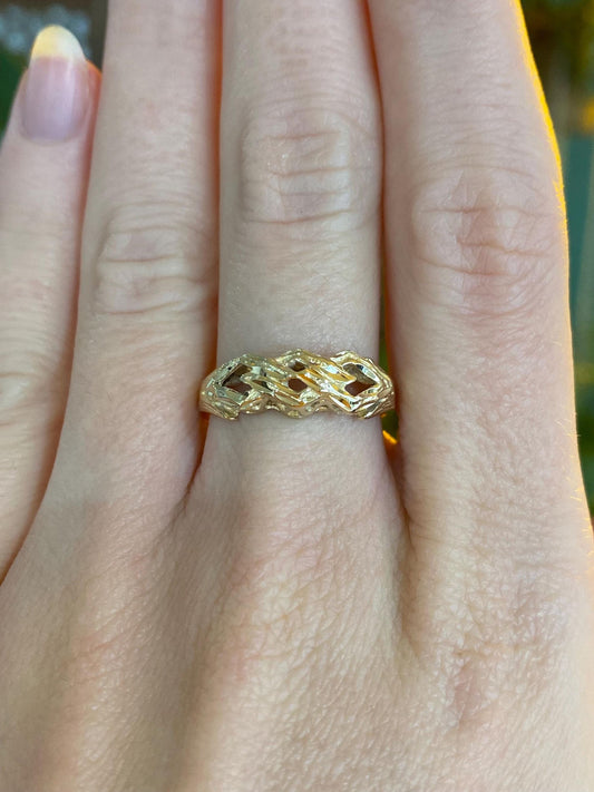 Vintage Solid 14k Yellow Gold Diamond Cut Ring Band - Size 7.75